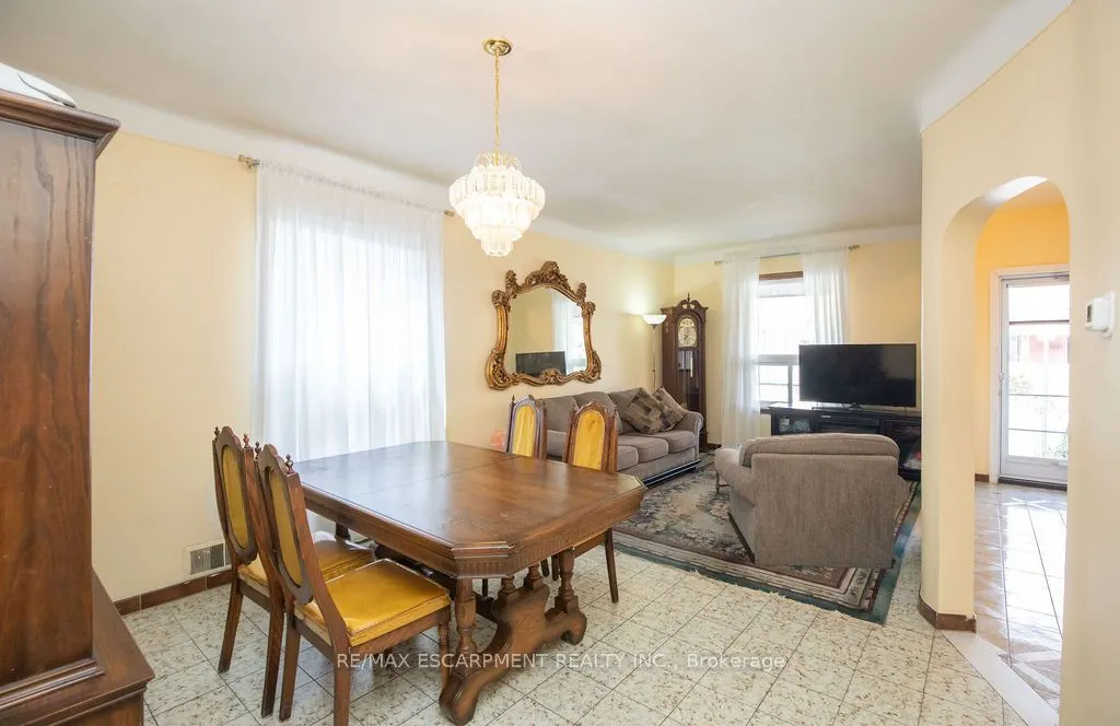 66 Sherman Avenue N