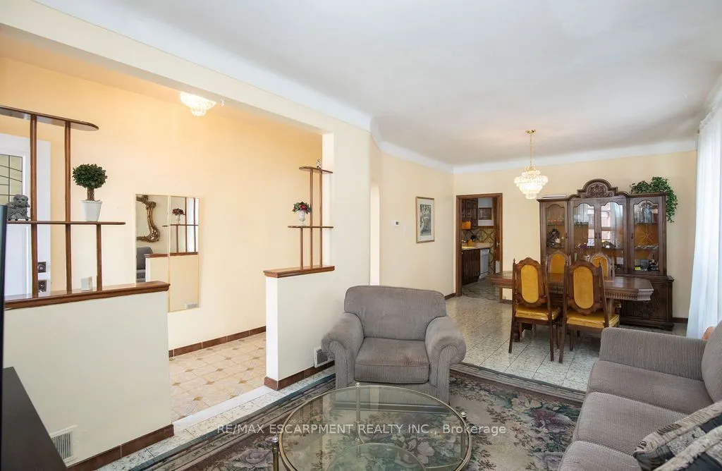 66 Sherman Avenue N