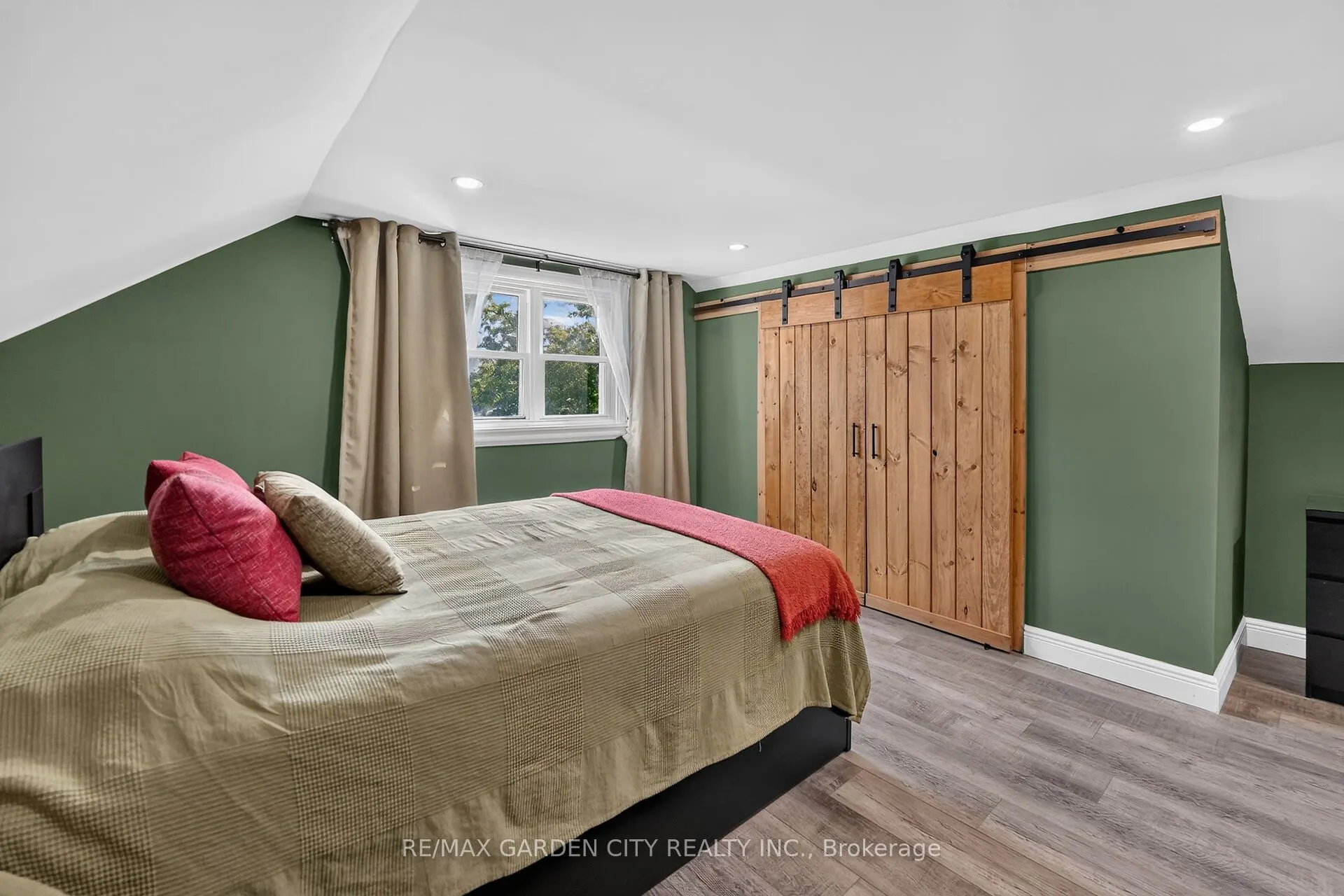 843 Lyons Creek Road