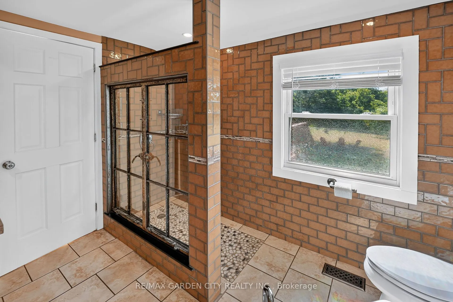 843 Lyons Creek Road