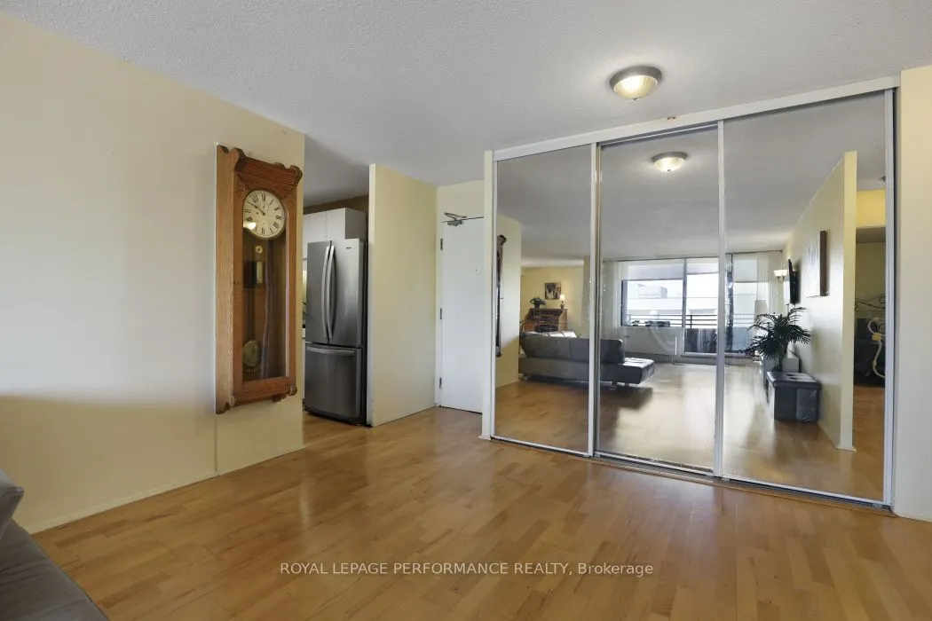 71 Somerset Street W #1801