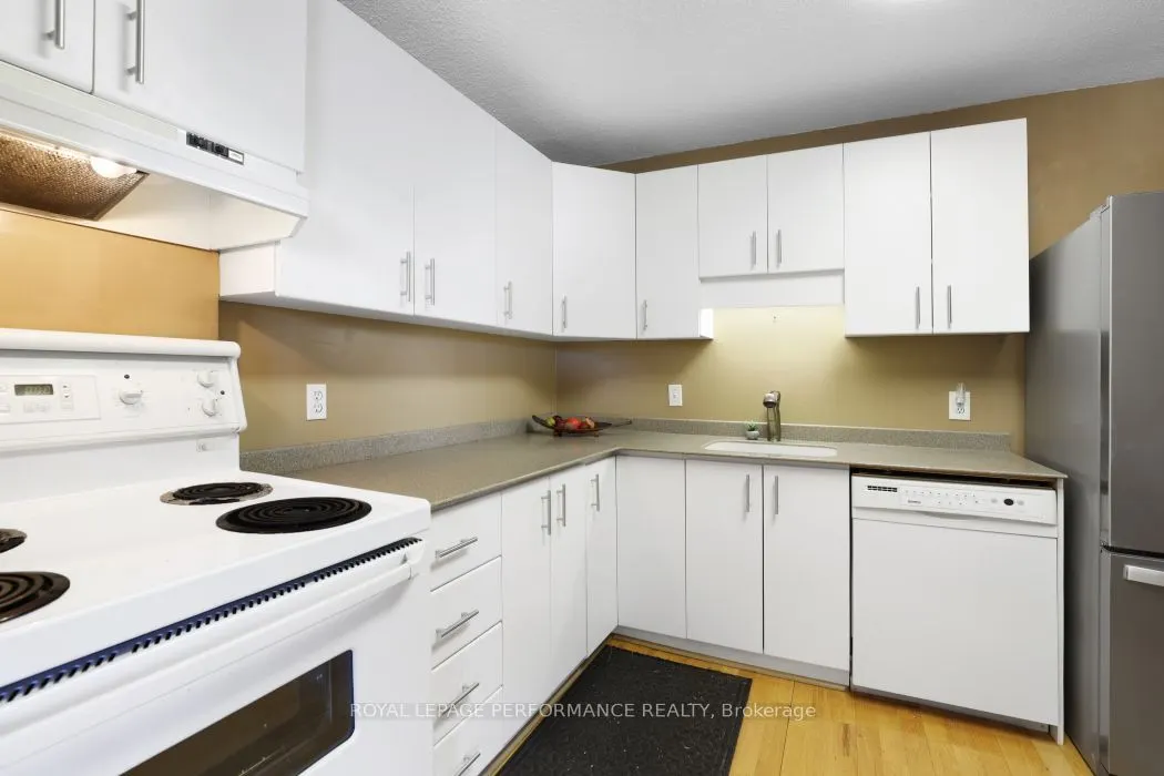 71 Somerset Street W #1801