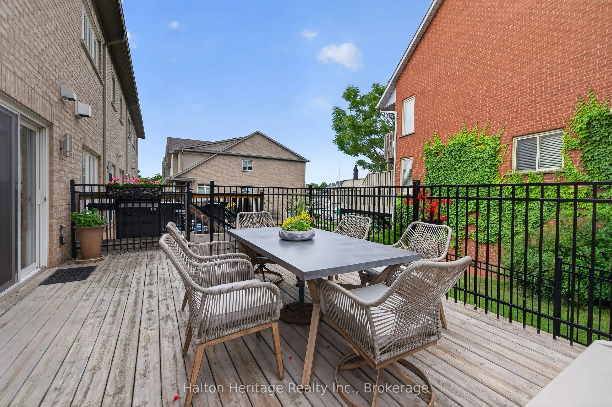 31 Sunvale Place #8