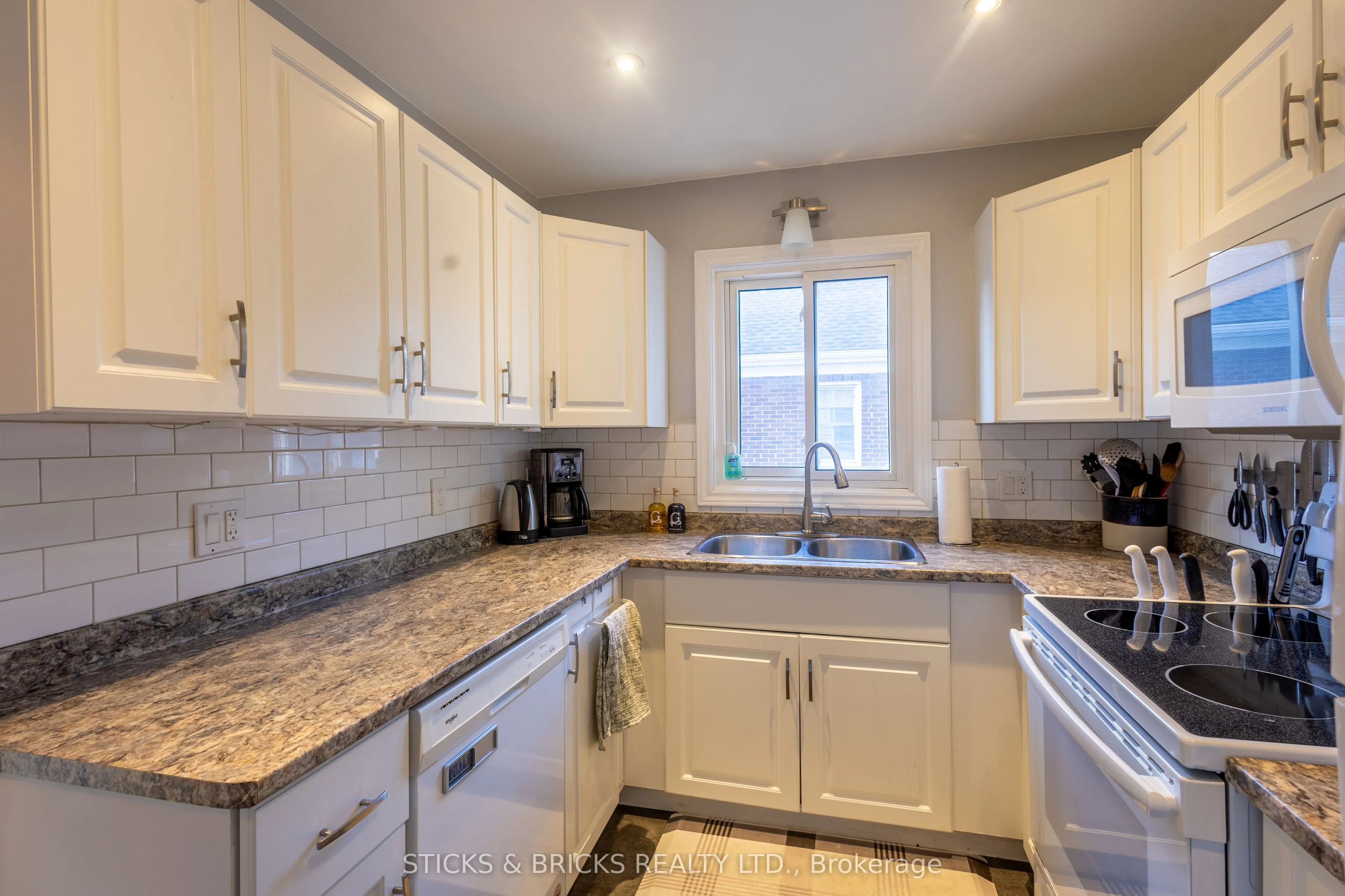 6088 Dorchester Road
