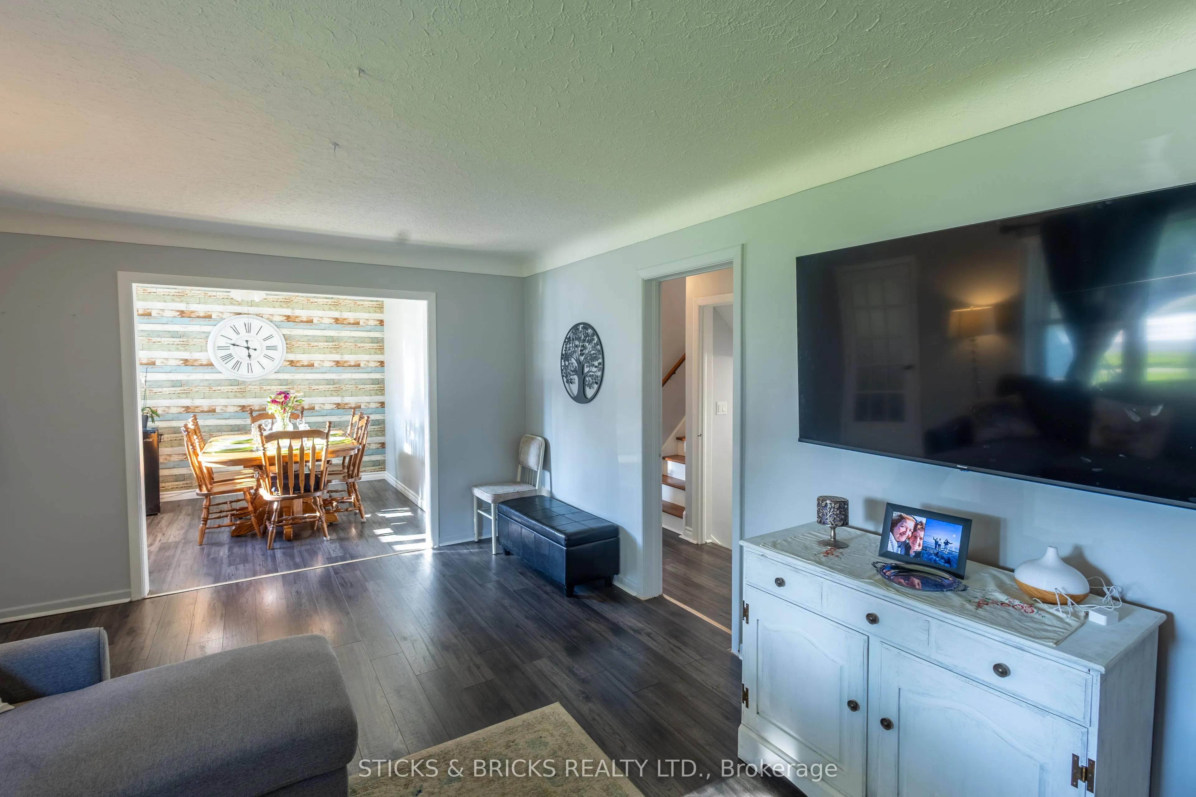 6088 Dorchester Road