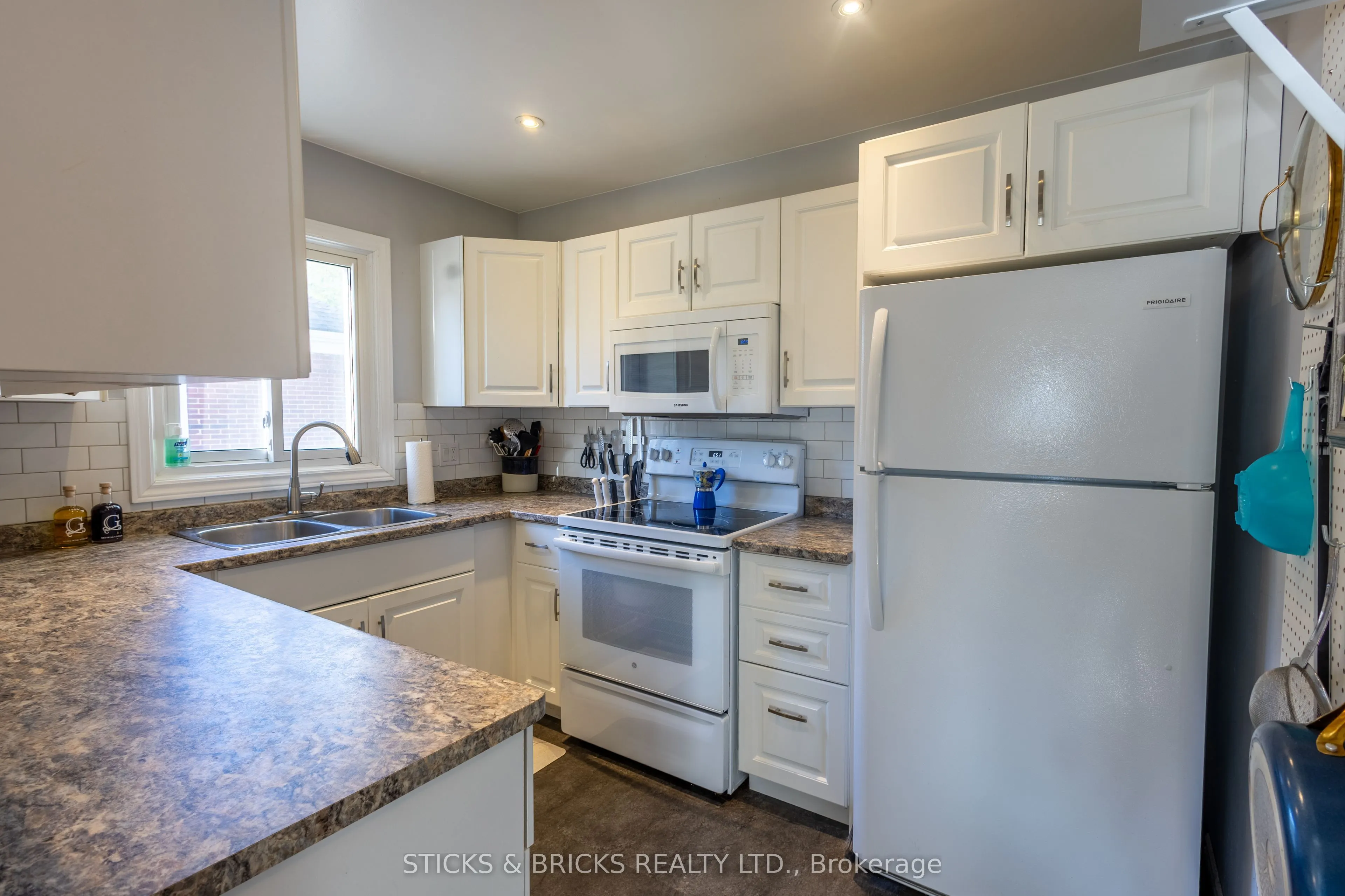 6088 Dorchester Road