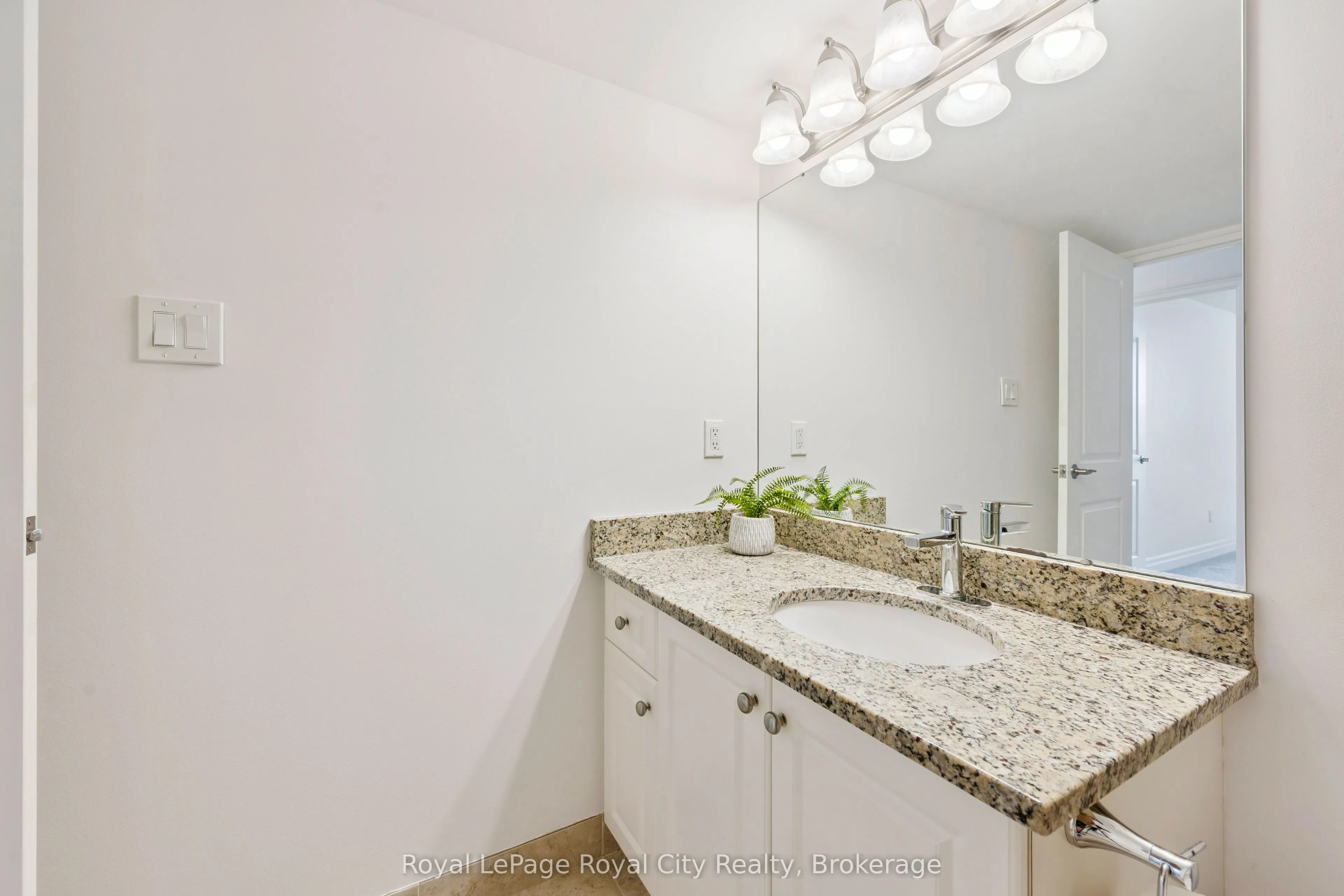 55 Yarmouth Street #903
