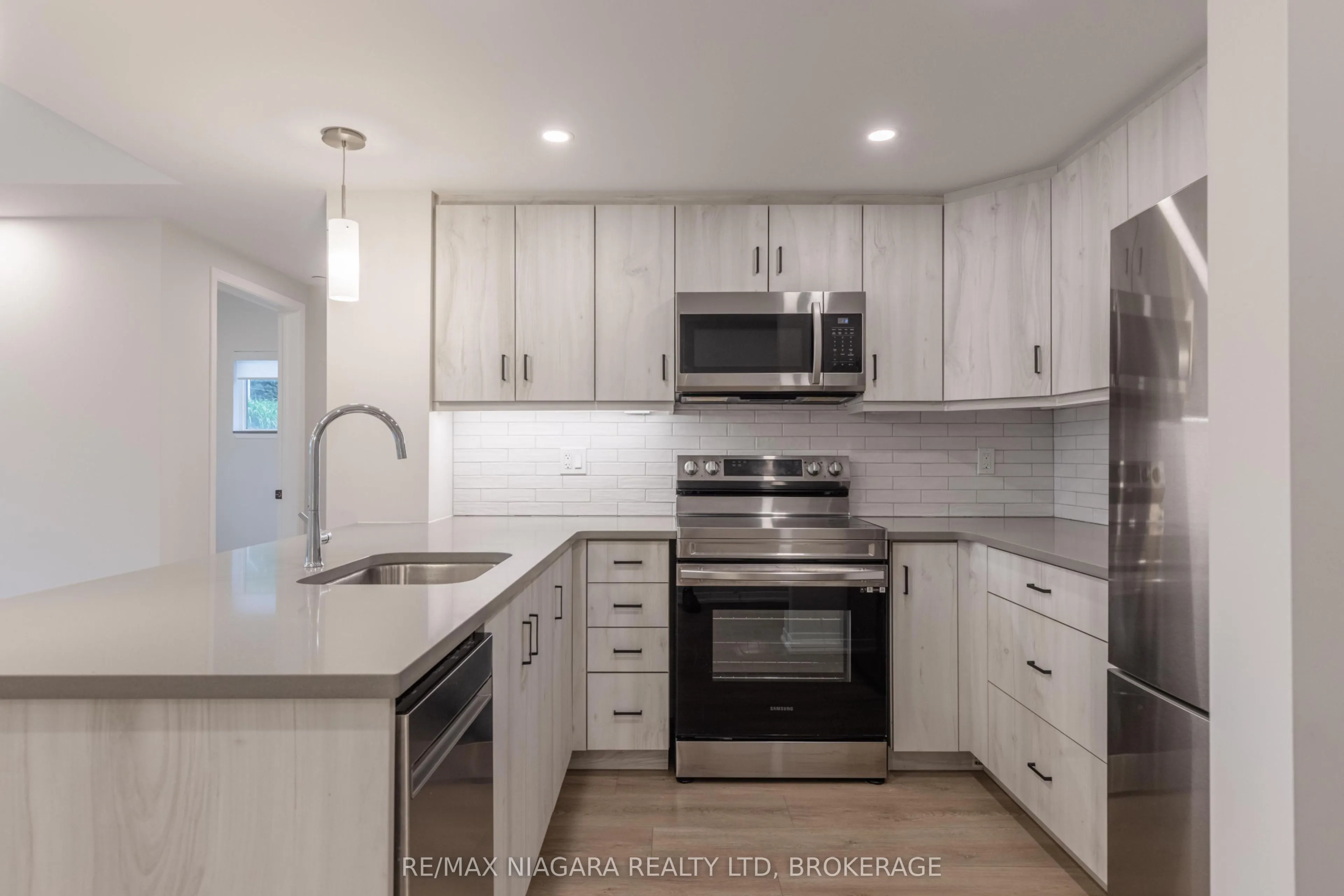 3998 Victoria Avenue #101