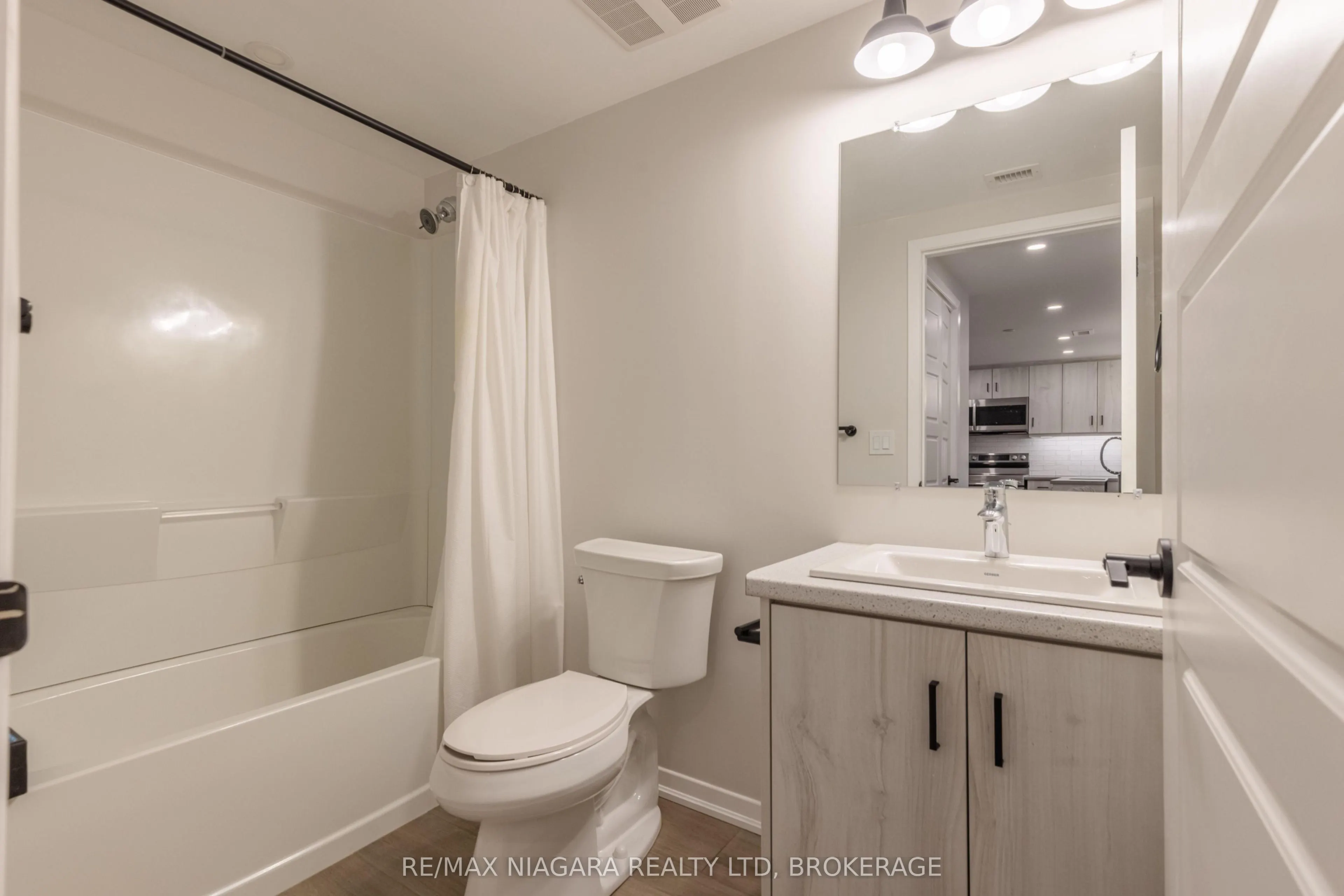 3998 Victoria Avenue #101