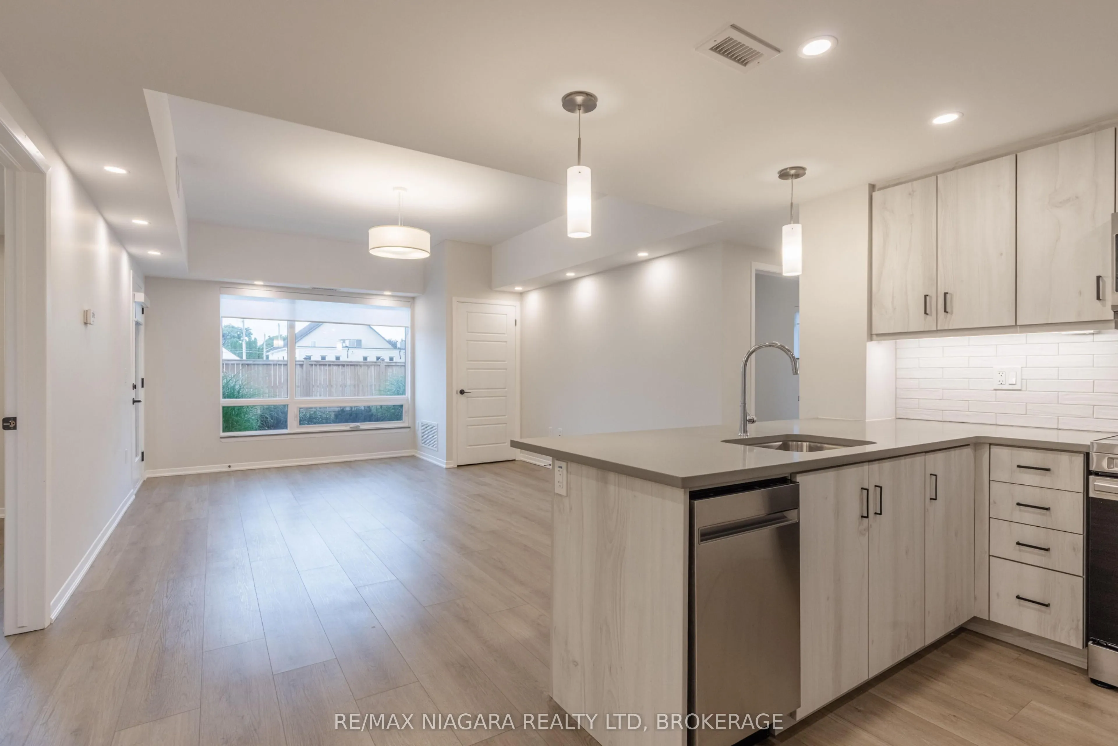 3998 Victoria Avenue #101