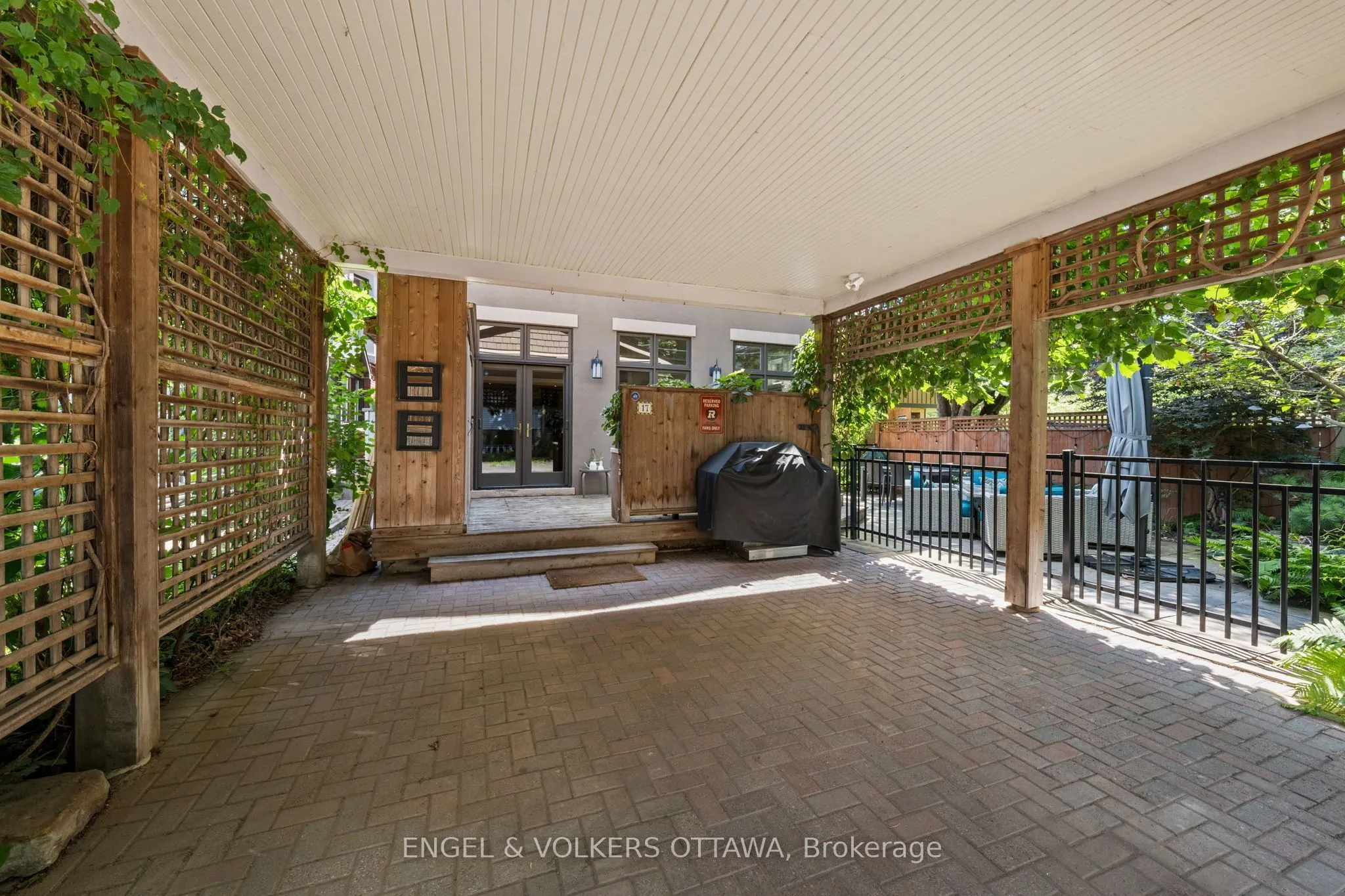 17 Oakland Avenue