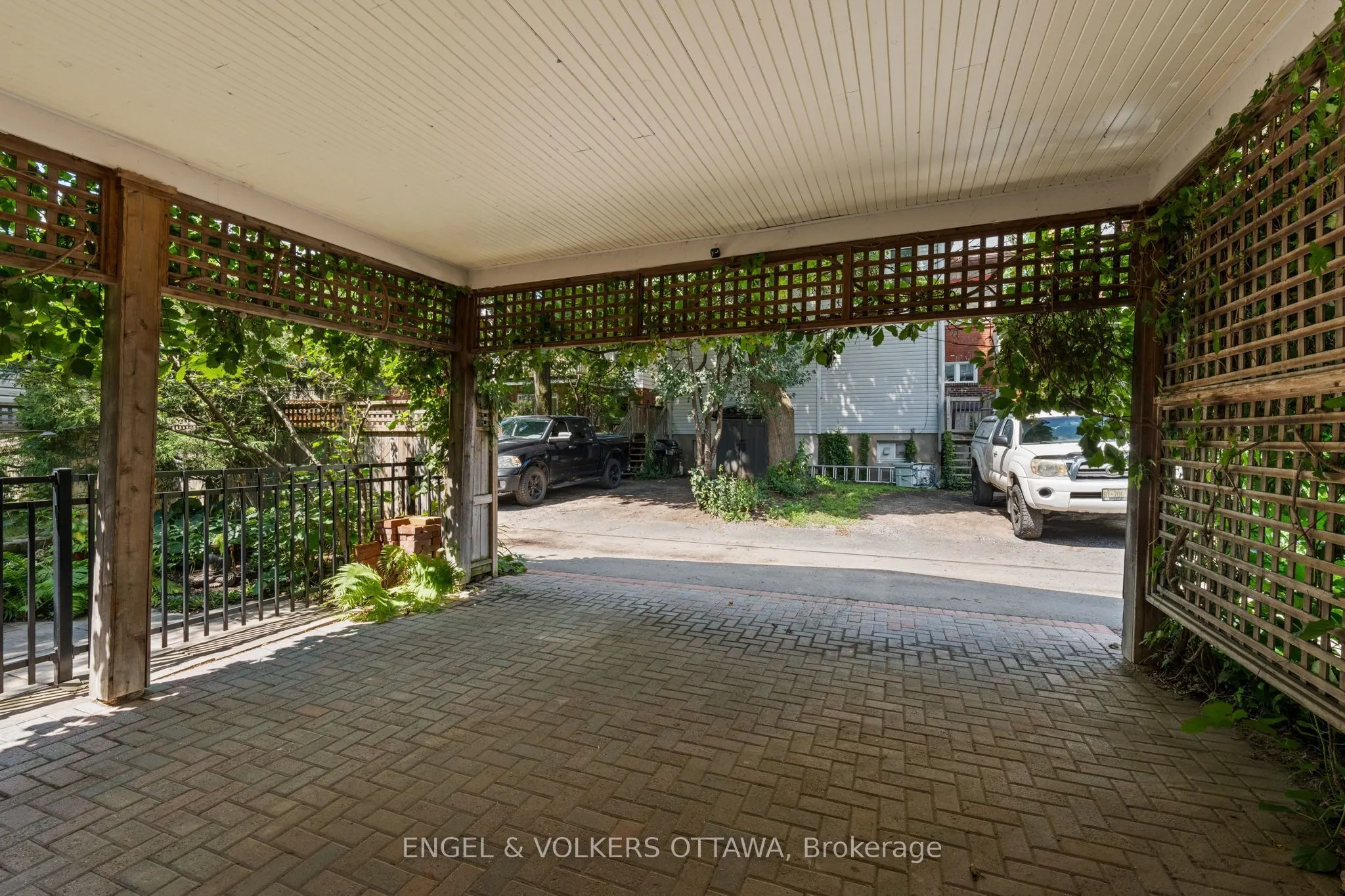 17 Oakland Avenue