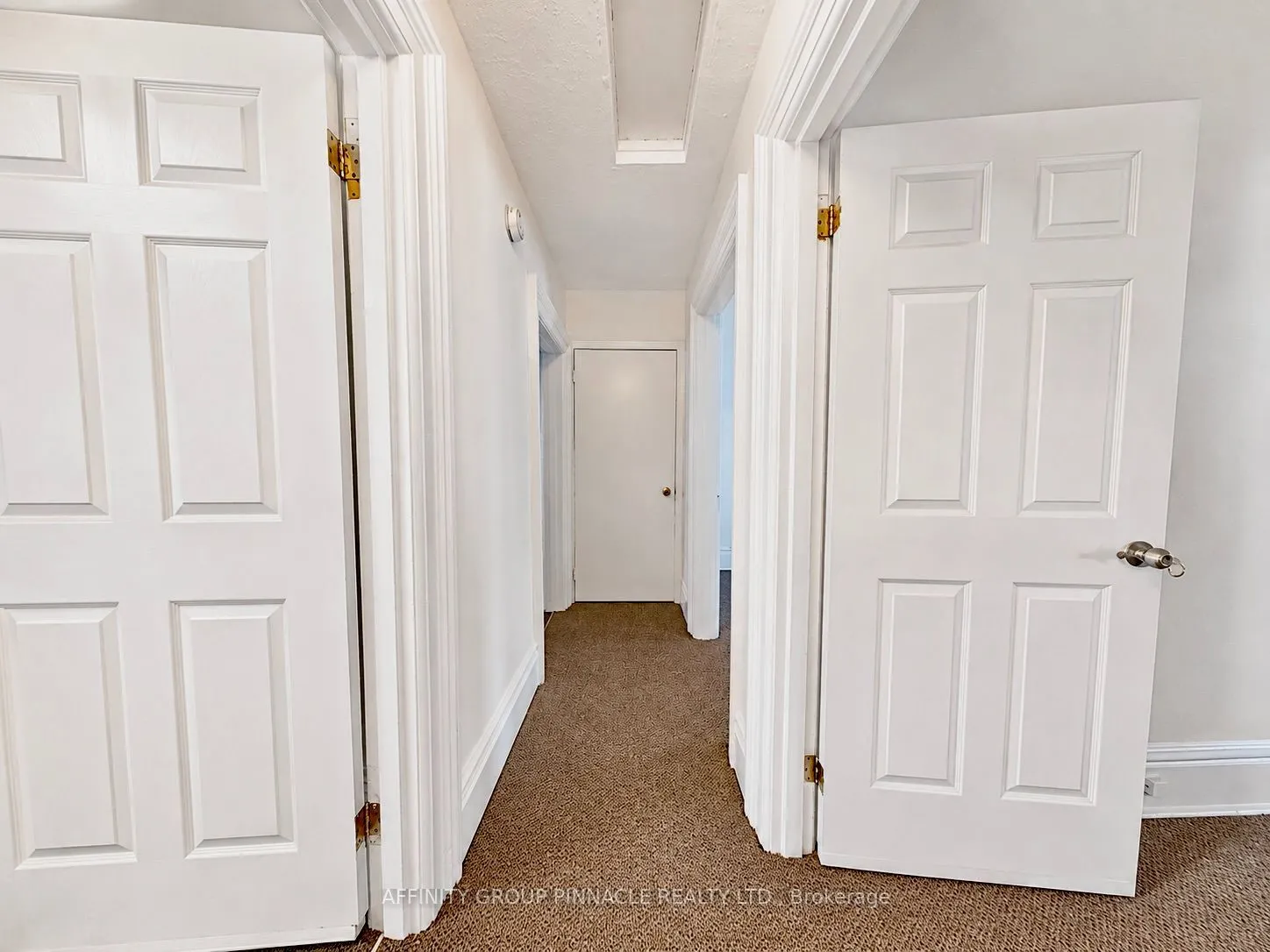 221 Kent Street W