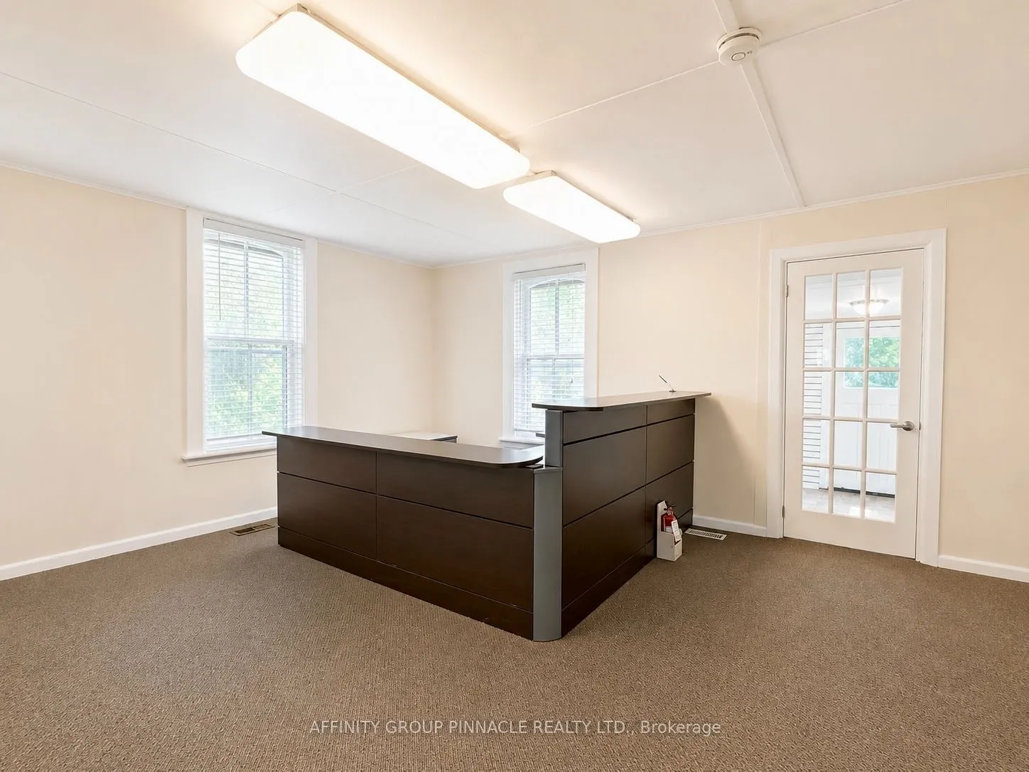 221 Kent Street W