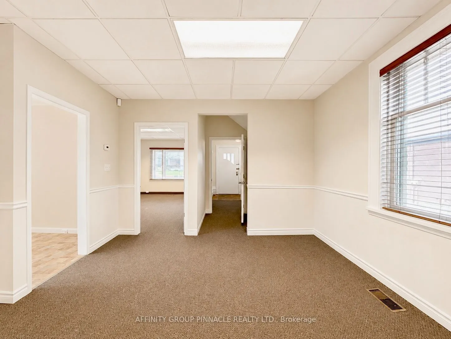 221 Kent Street W