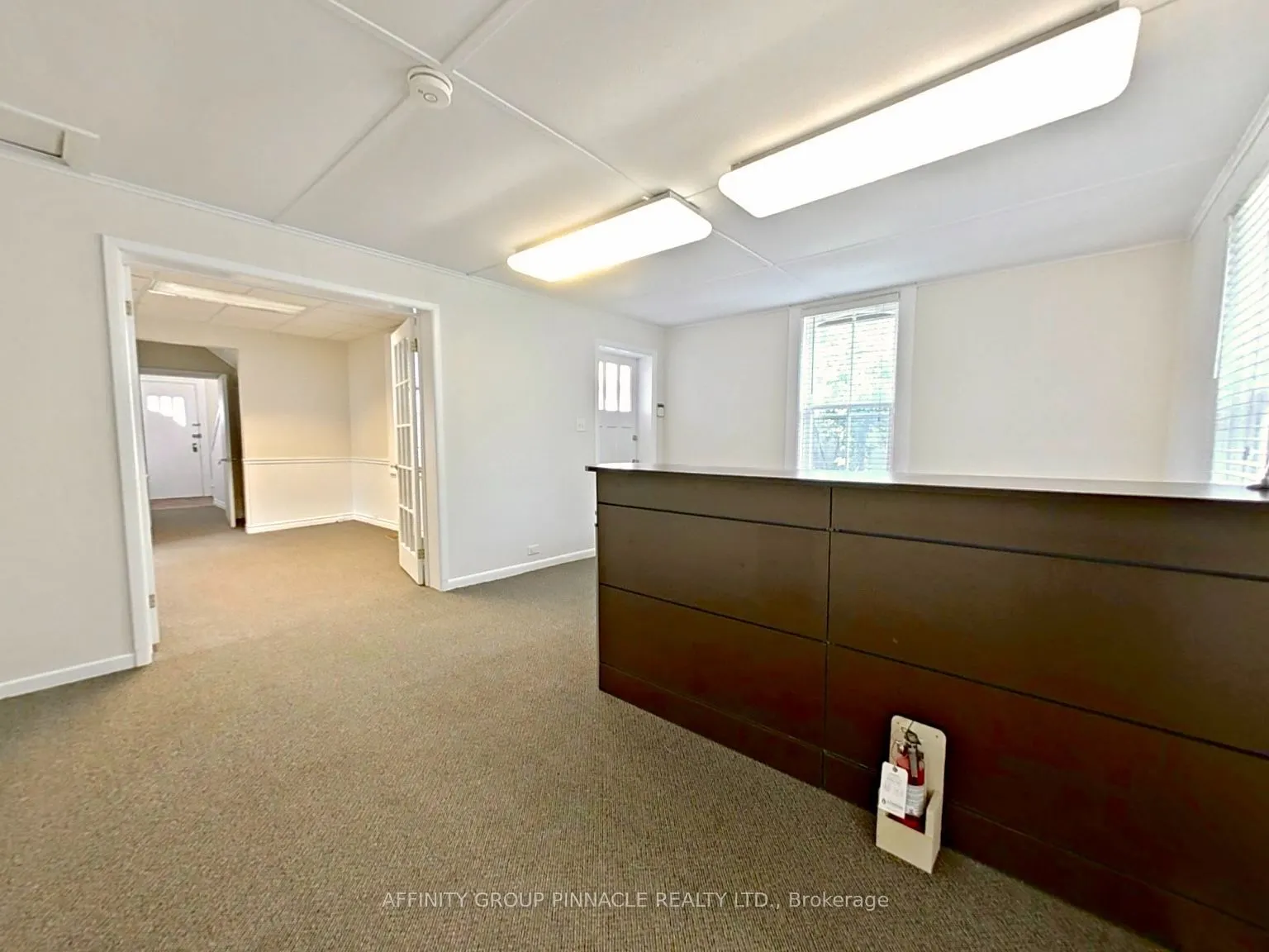 221 Kent Street W