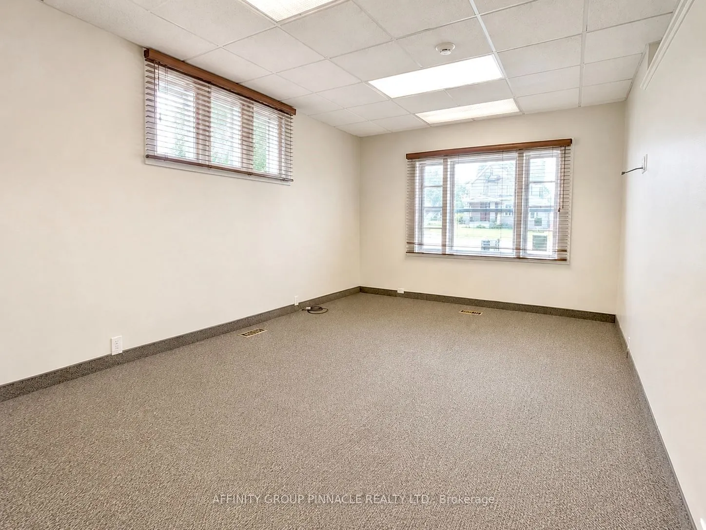 221 Kent Street W