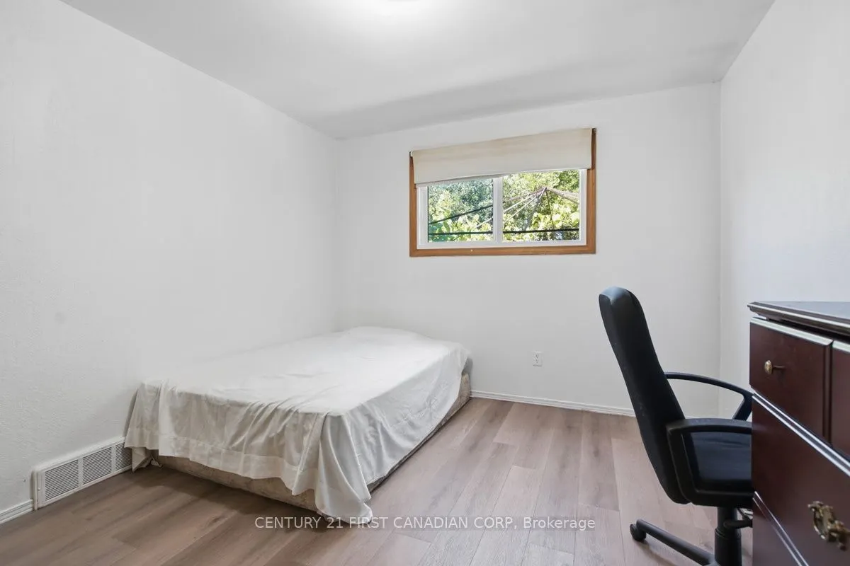 17 Edgemere Crescent