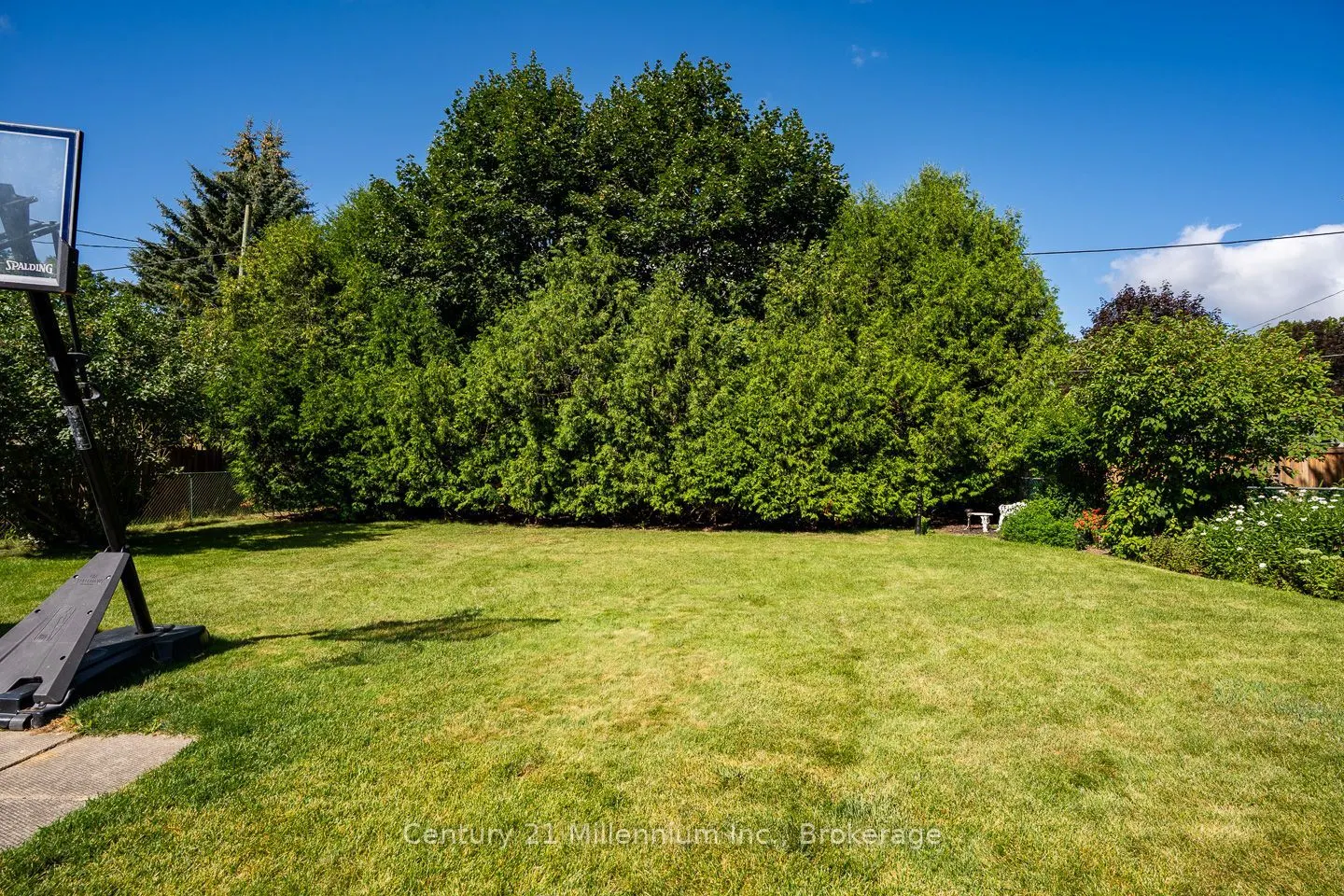 148 7th Avenue E