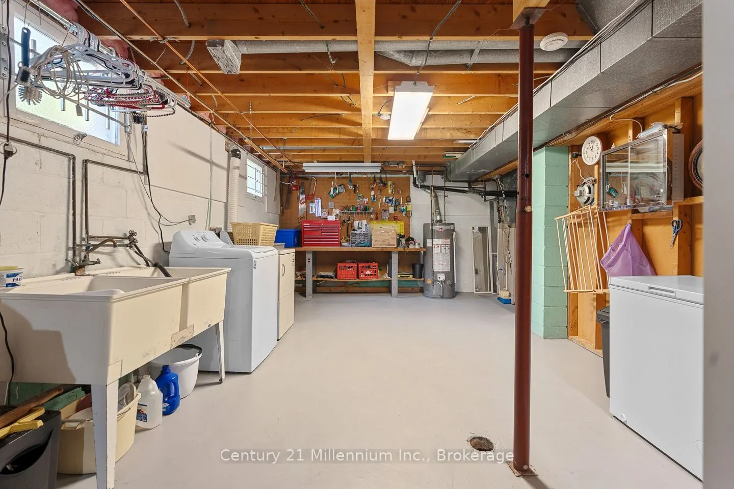 148 7th Avenue E