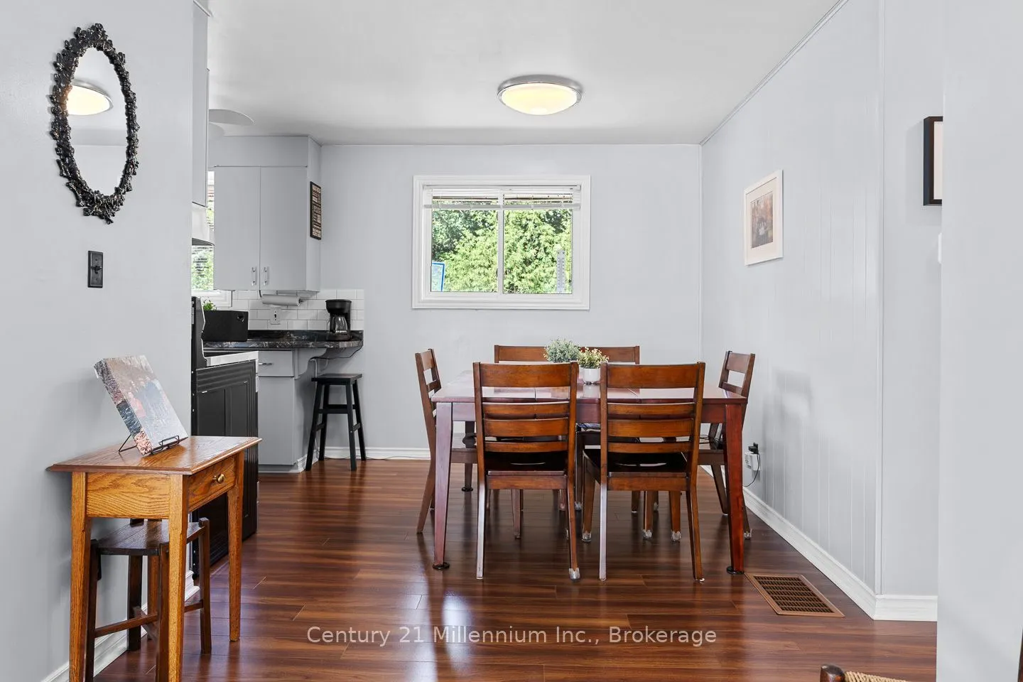 148 7th Avenue E
