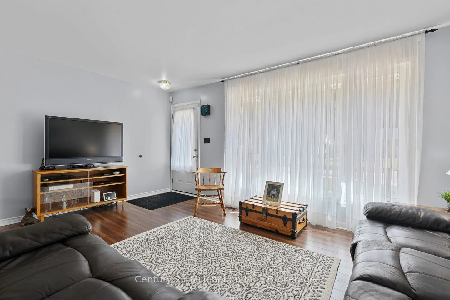 148 7th Avenue E