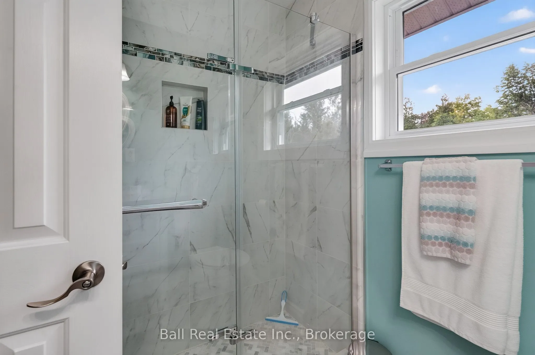 118 Echo Bay Road E