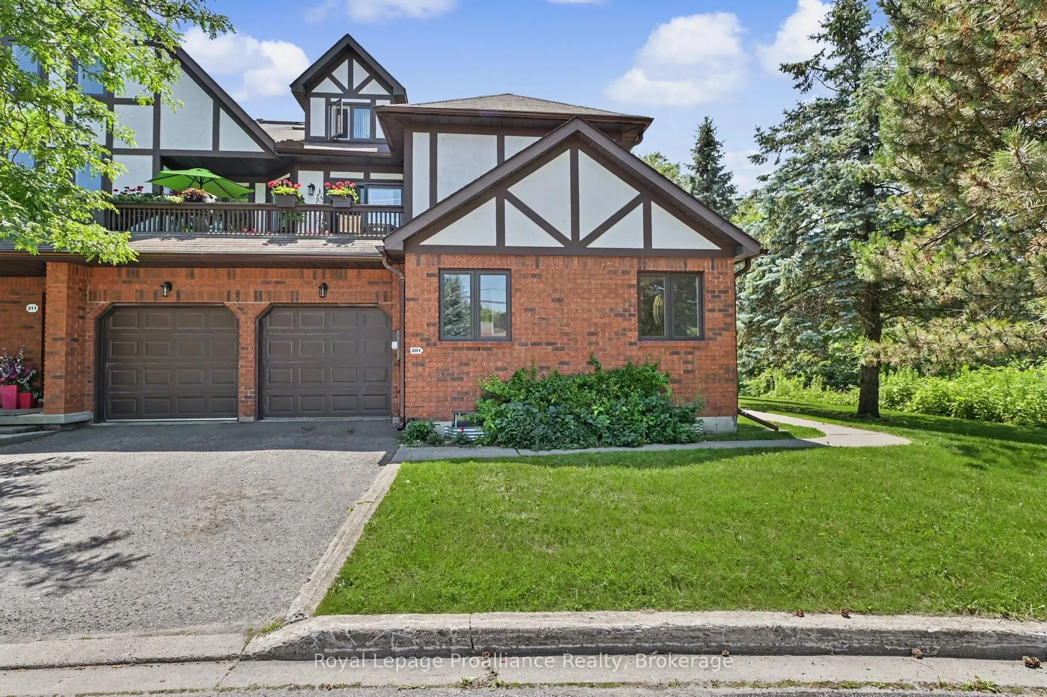245 Elgin Street W #201