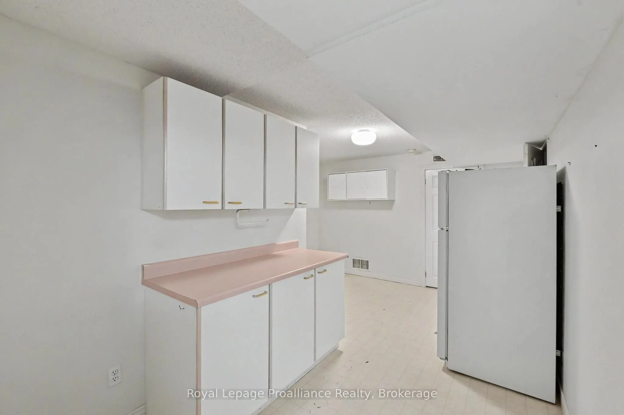 245 Elgin Street W #201