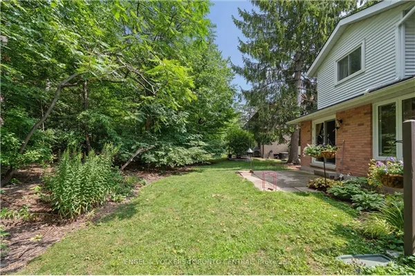 220 Kingswood Drive