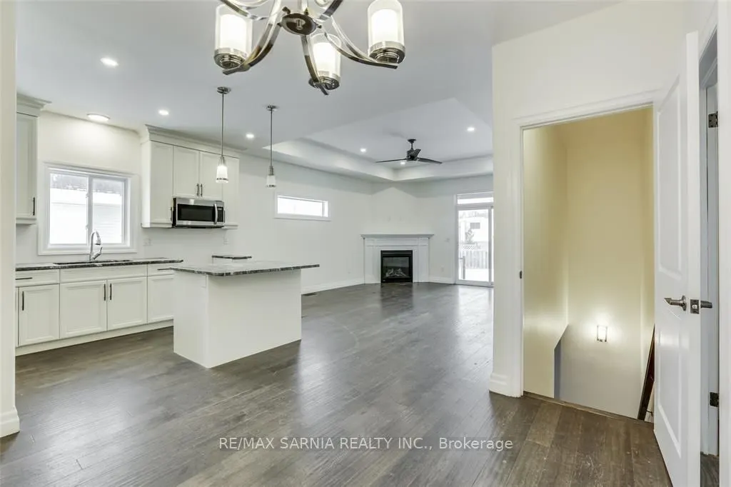 41 Sleepy Meadow Drive W
