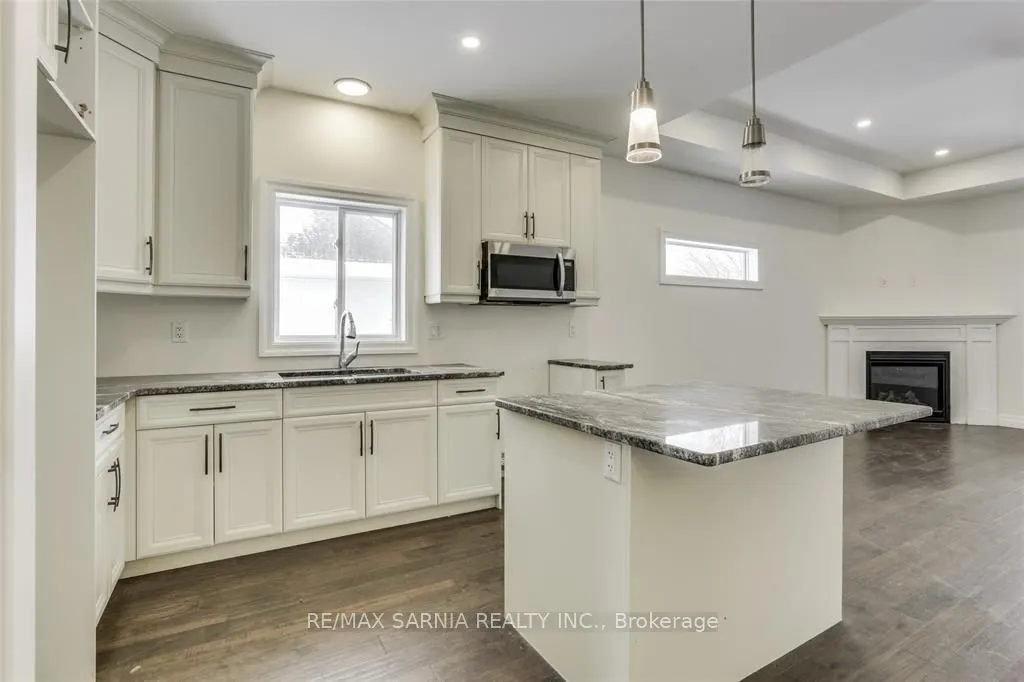 41 Sleepy Meadow Drive W