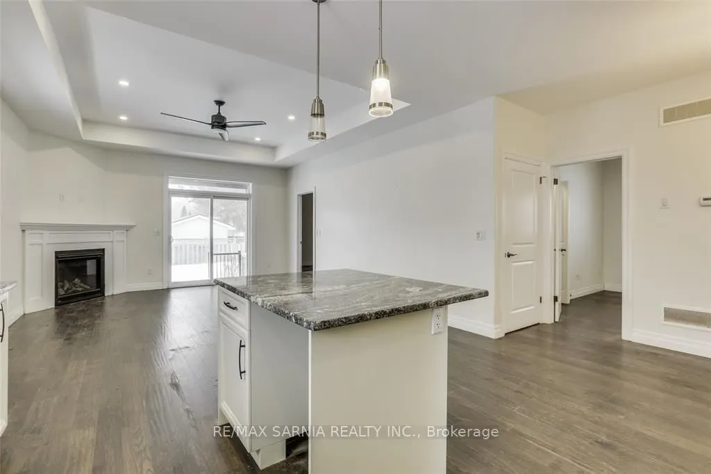 41 Sleepy Meadow Drive W