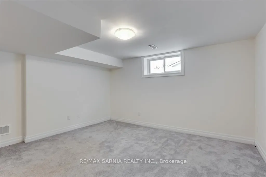 41 Sleepy Meadow Drive W