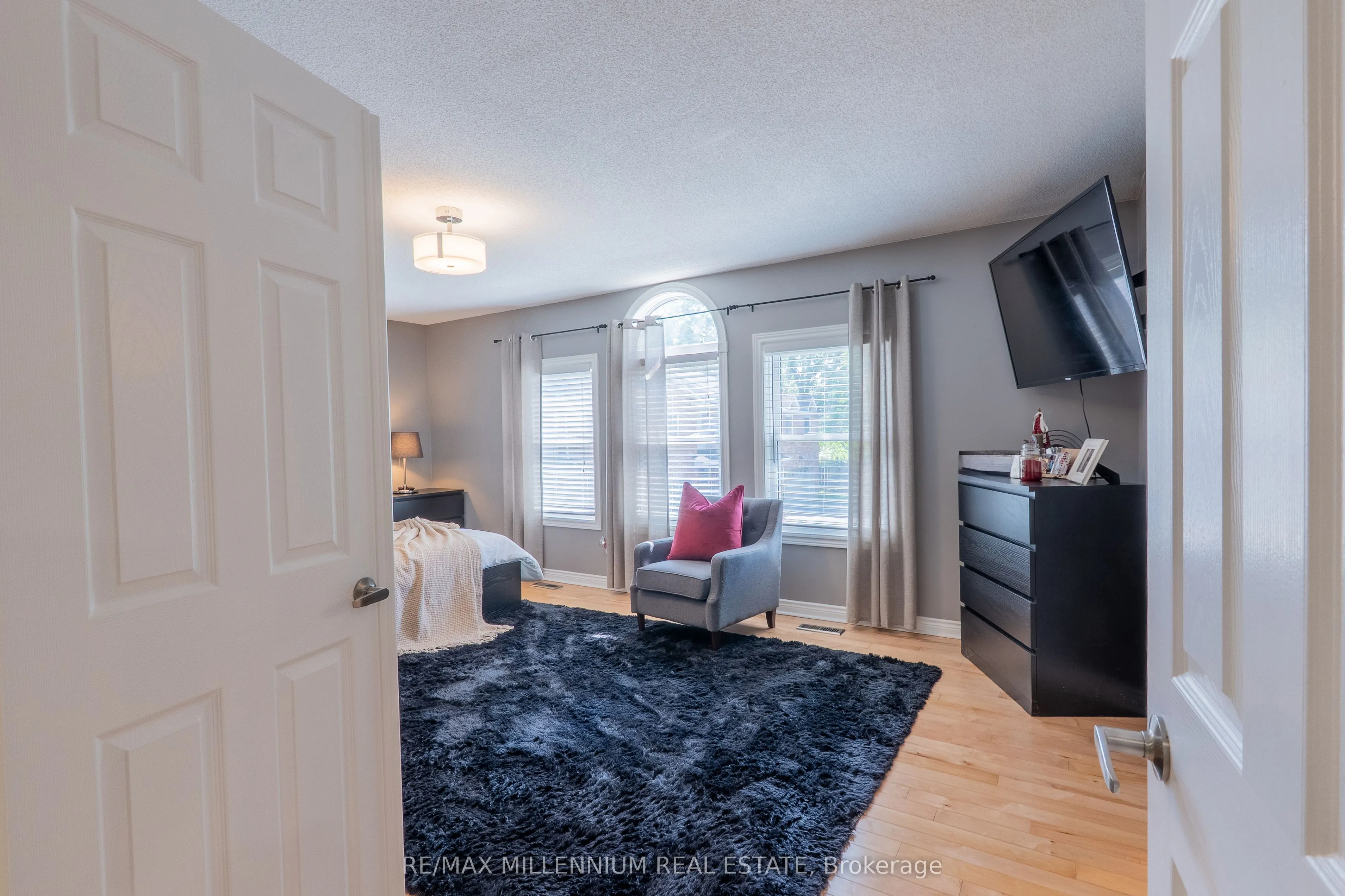 230 Meadowbrook Drive #11