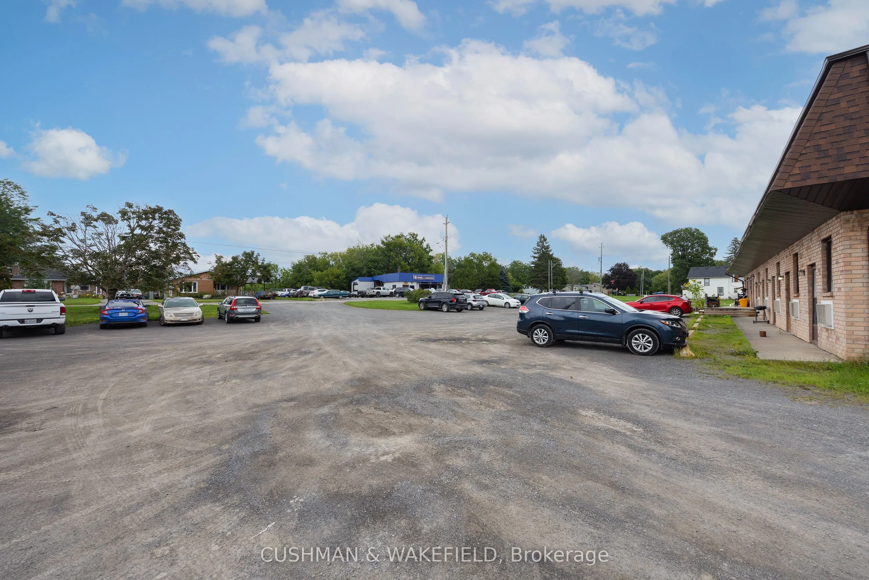 353 Dundas Street W