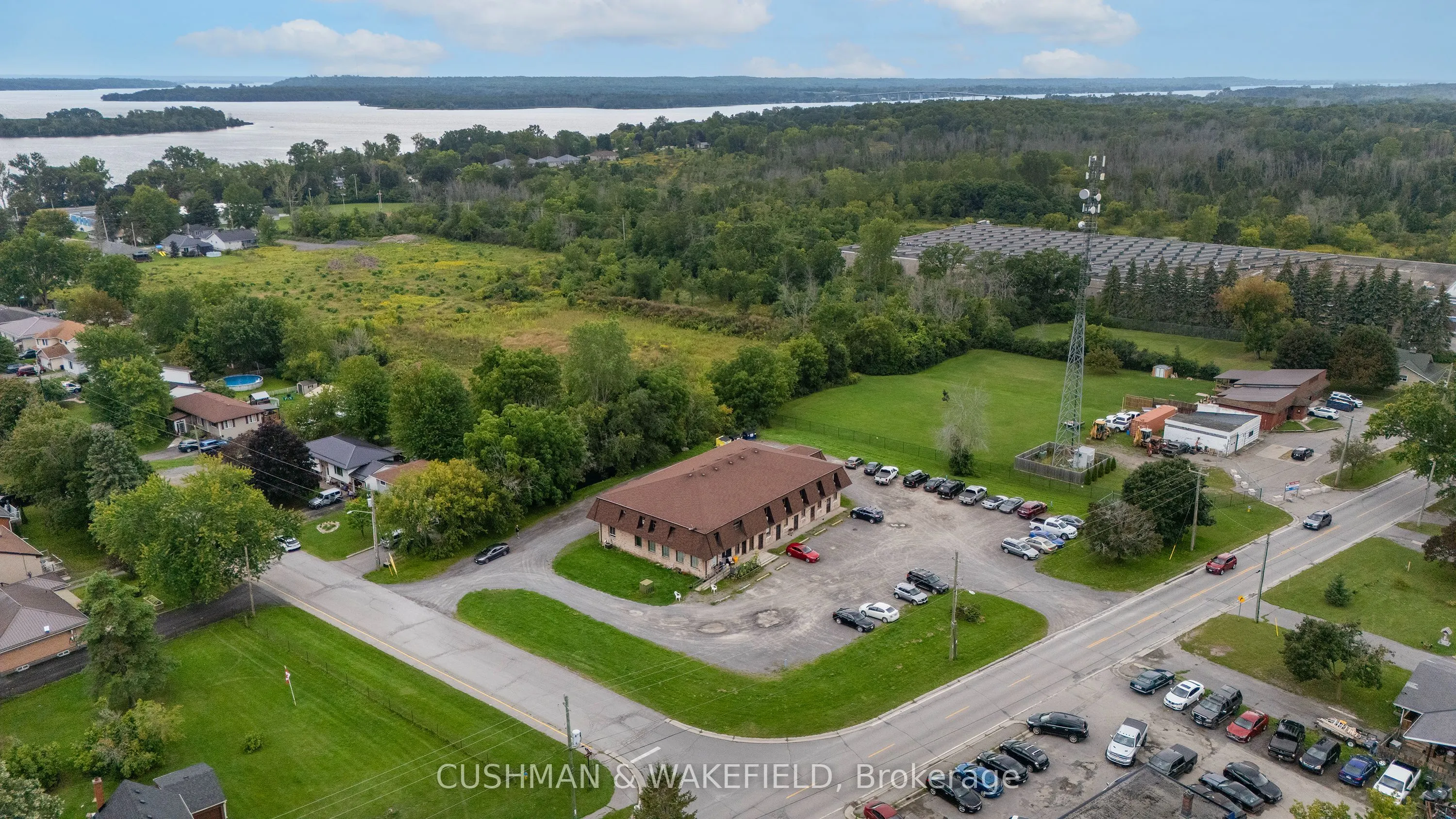 353 Dundas Street W