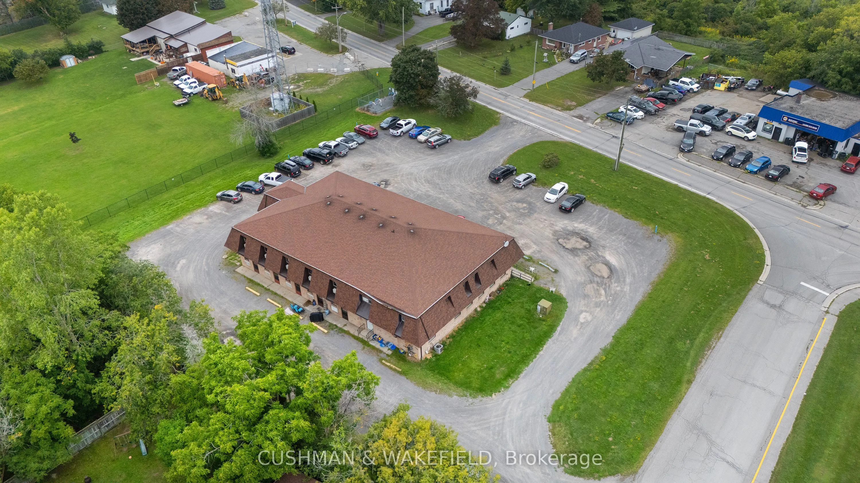 353 Dundas Street W