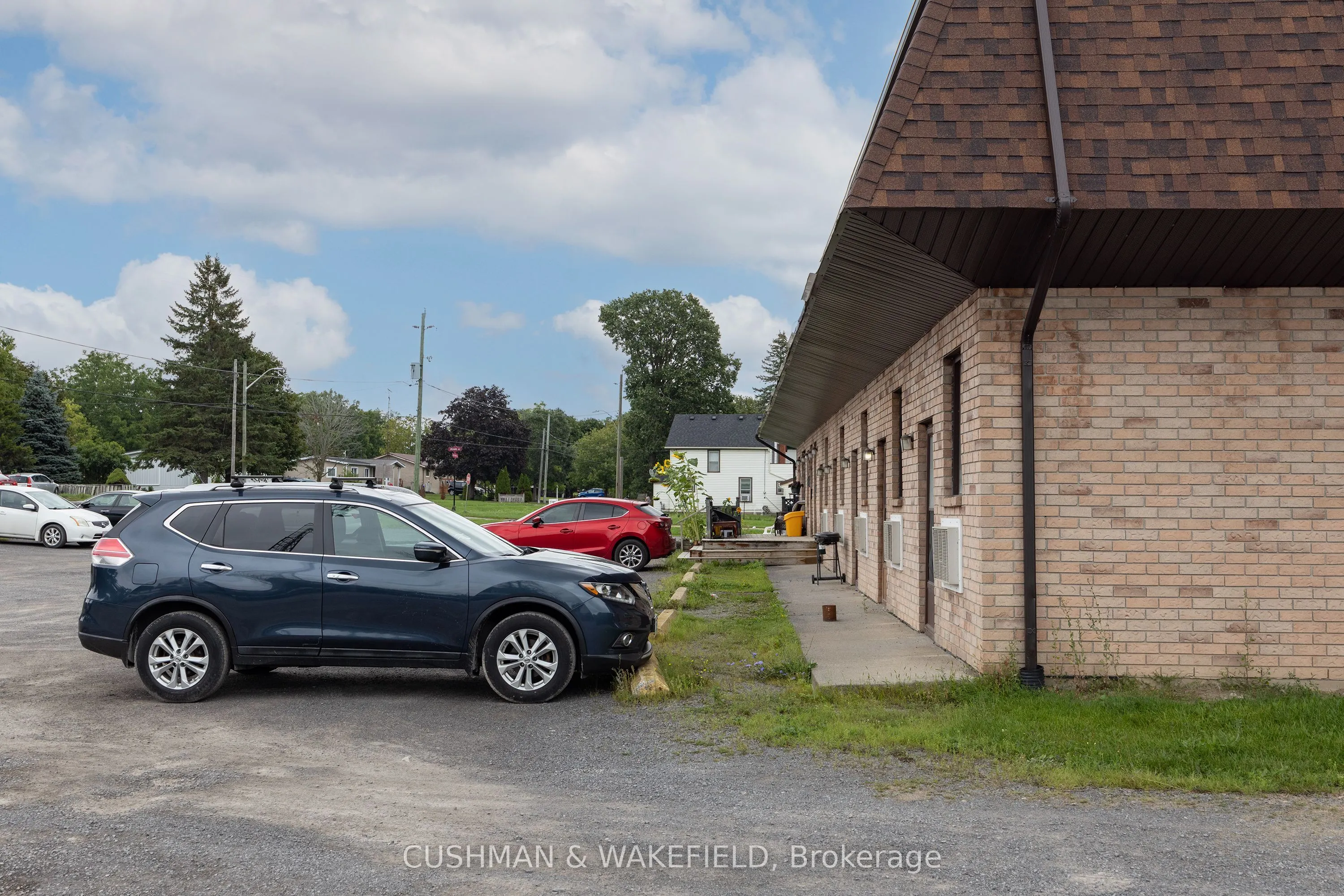 353 Dundas Street W