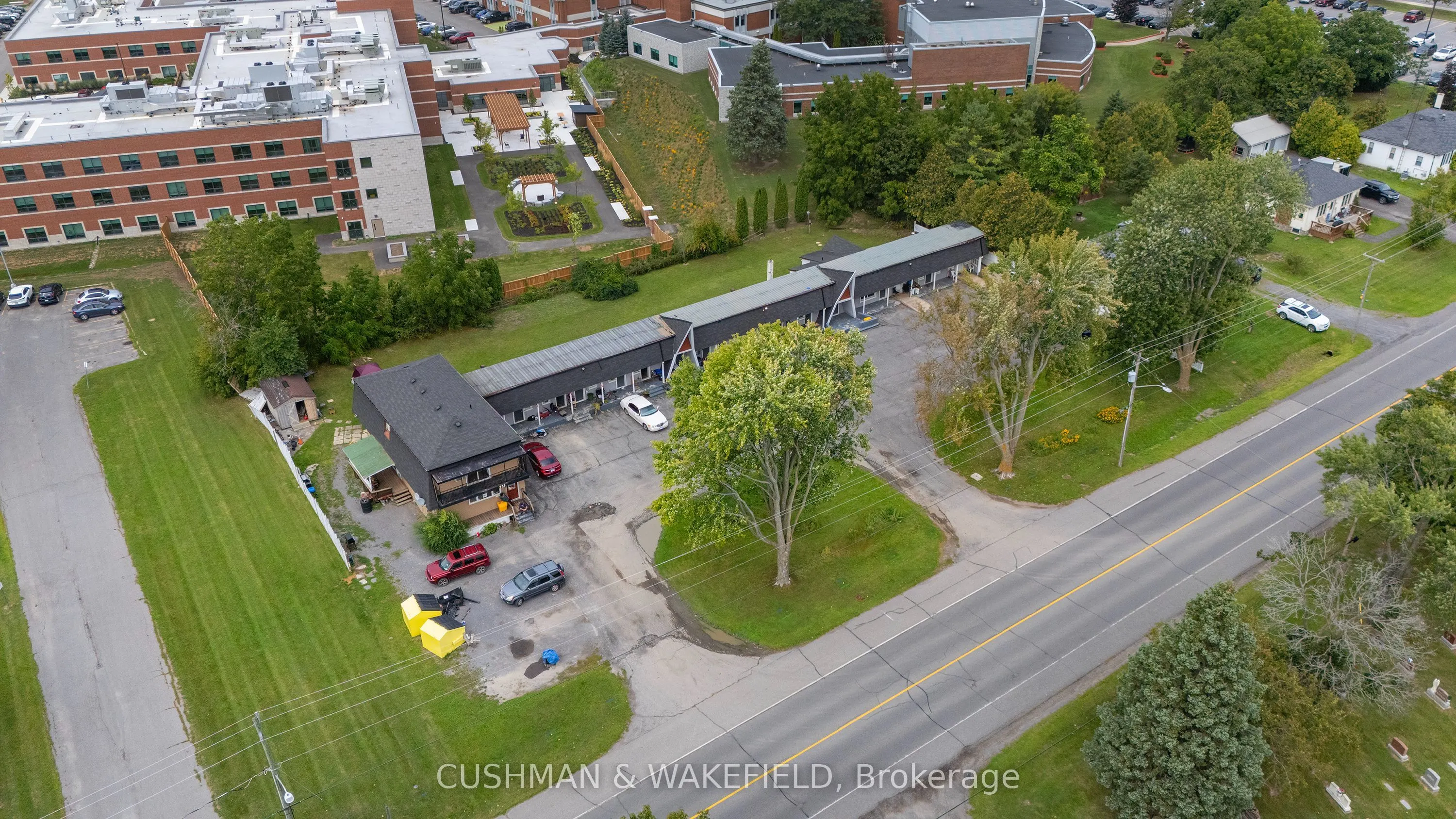353 Dundas Street W