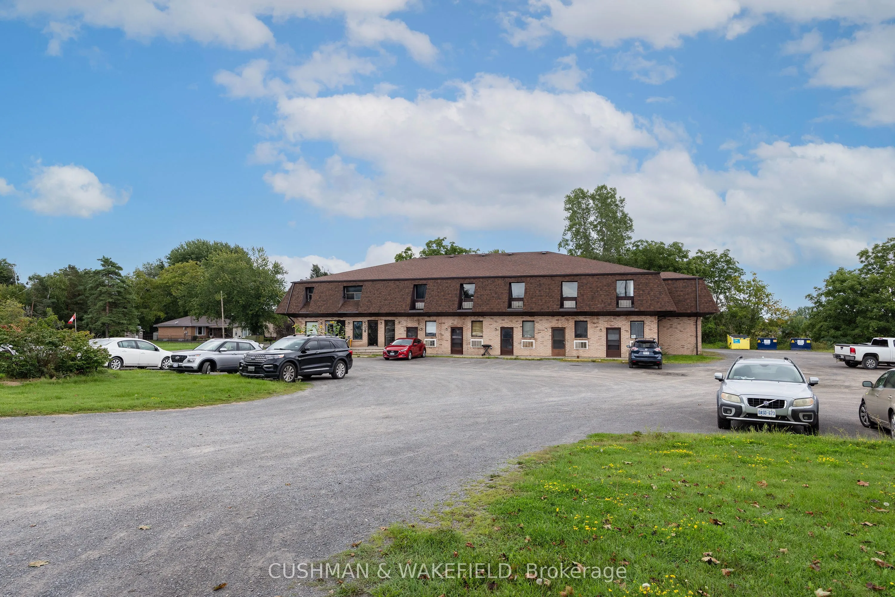 353 Dundas Street W