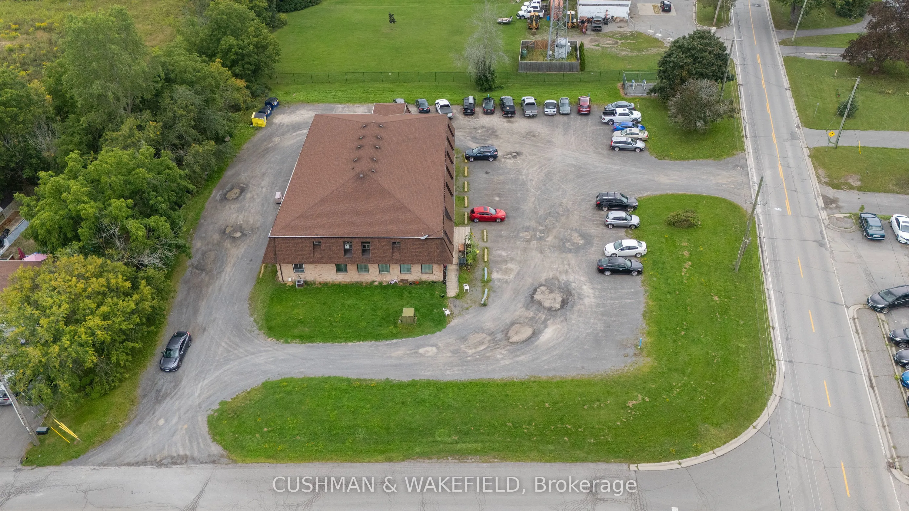 353 Dundas Street W