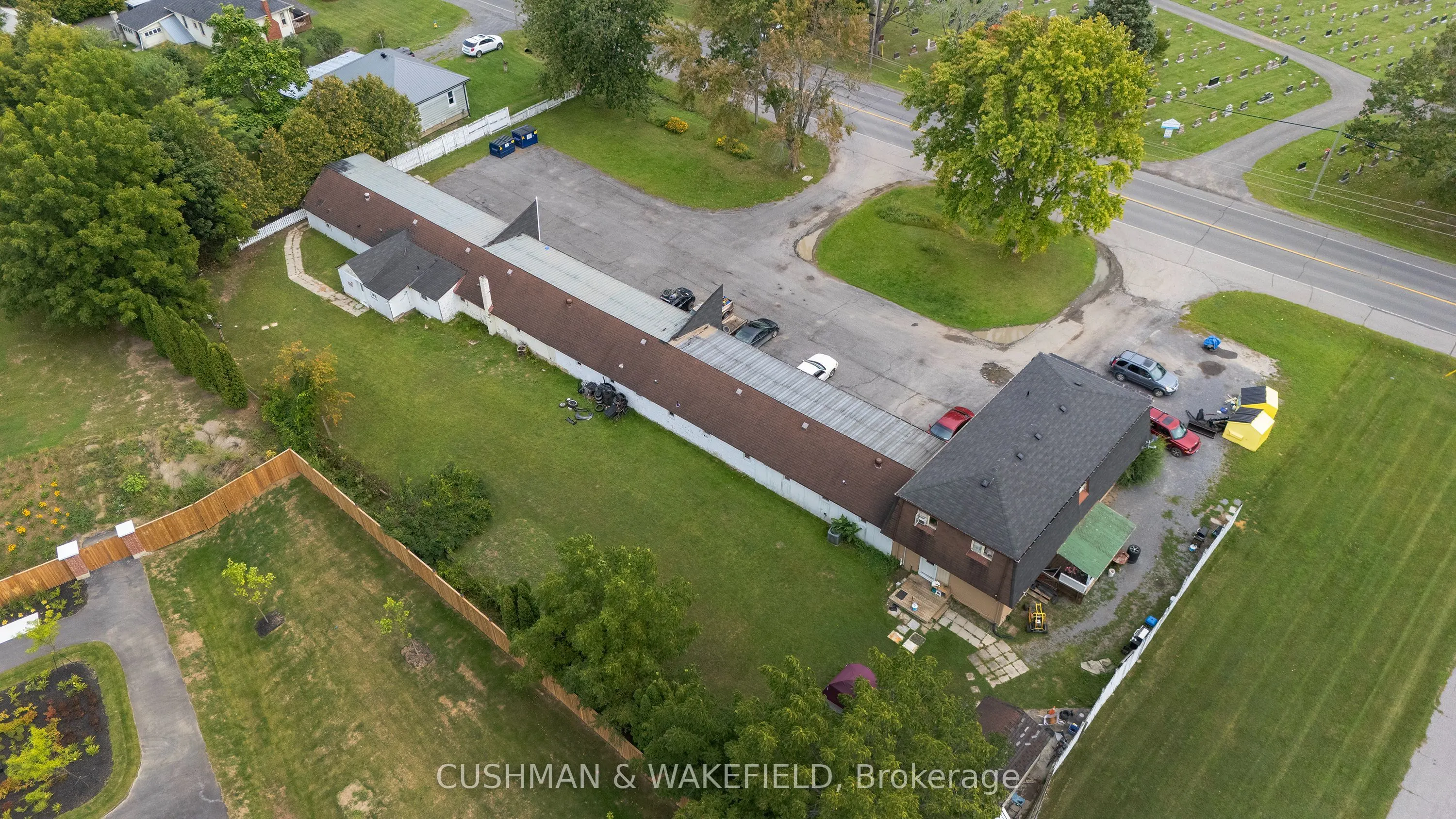 353 Dundas Street W