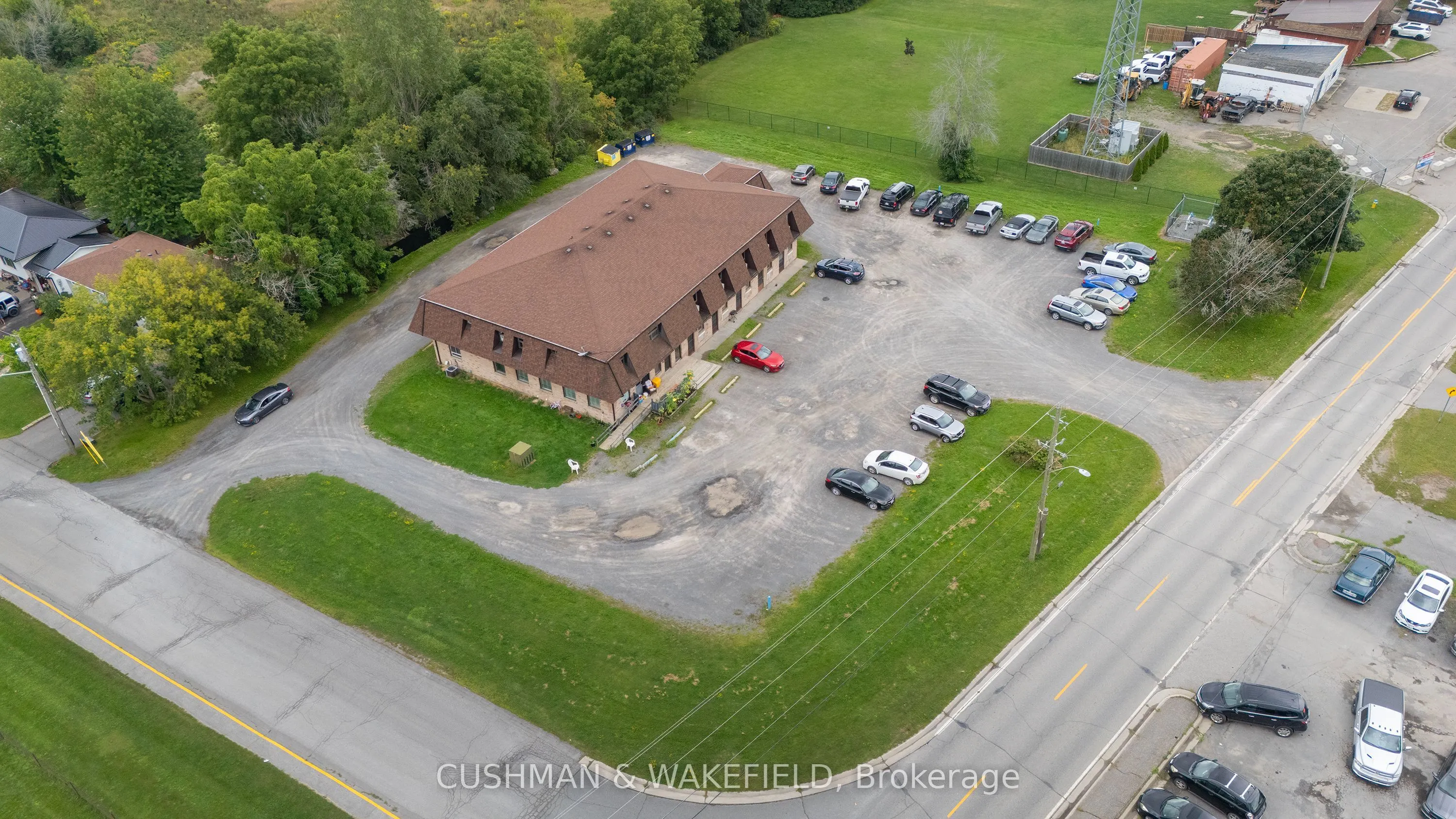 353 Dundas Street W