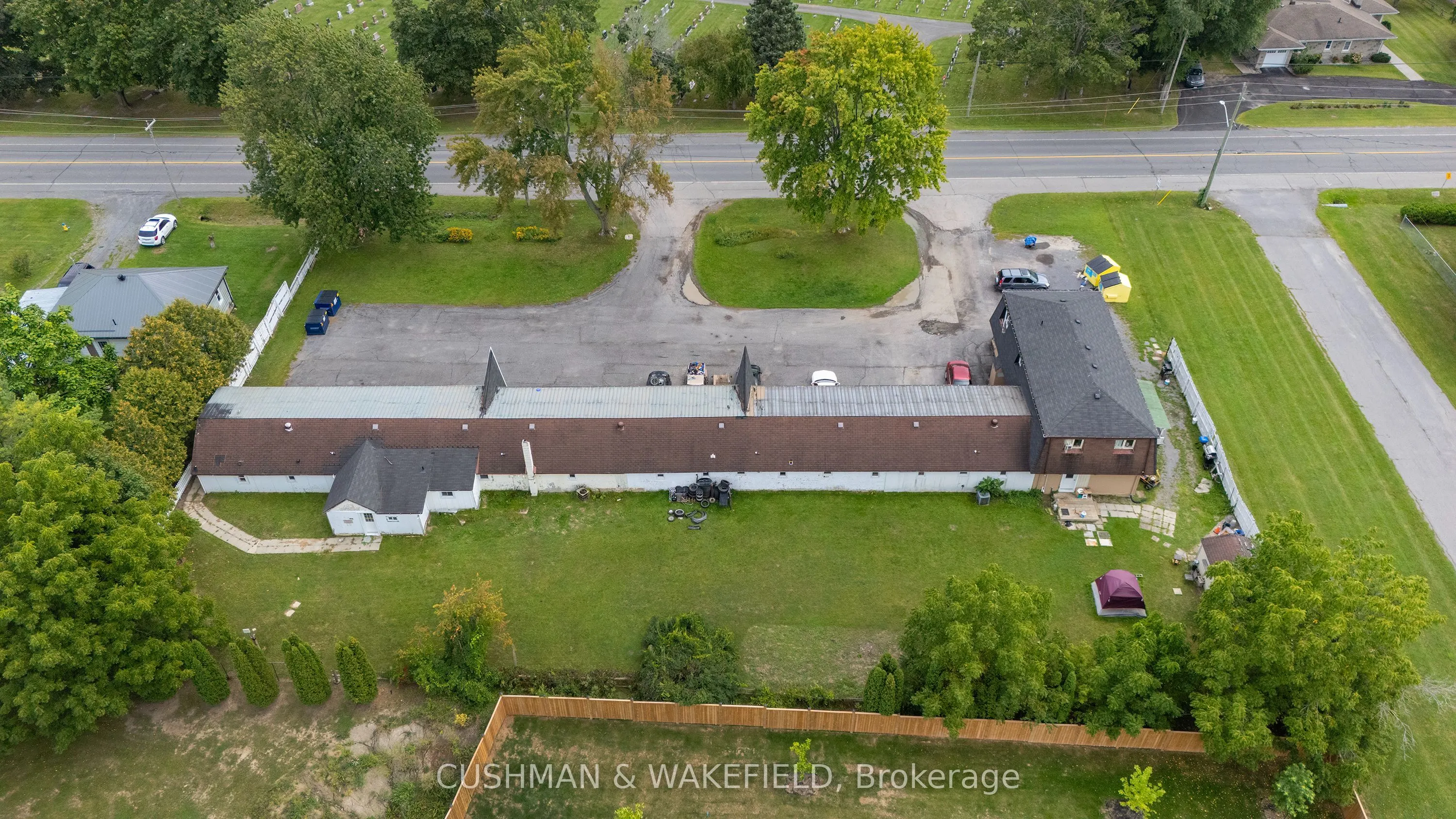 353 Dundas Street W