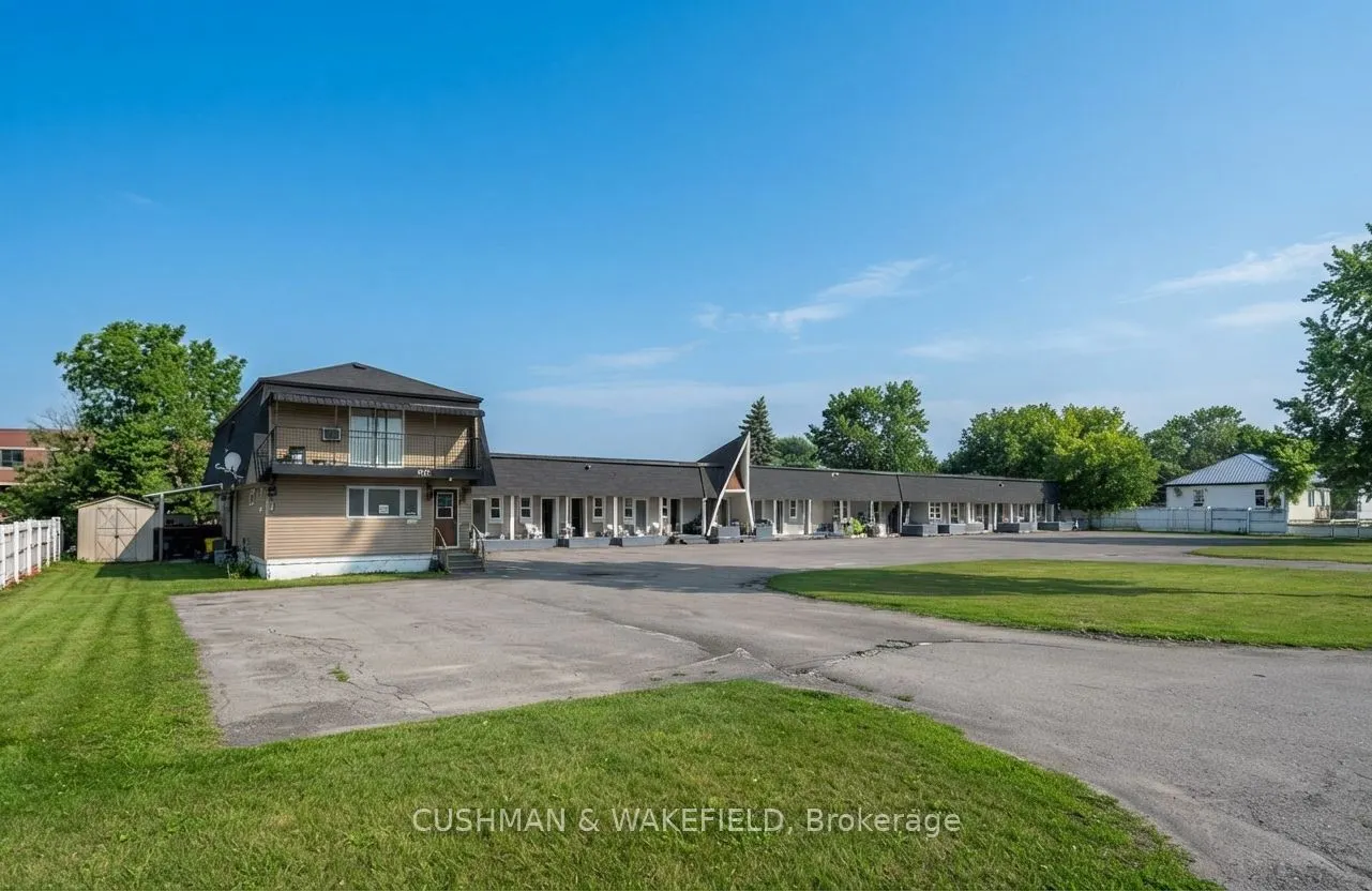 353 Dundas Street W