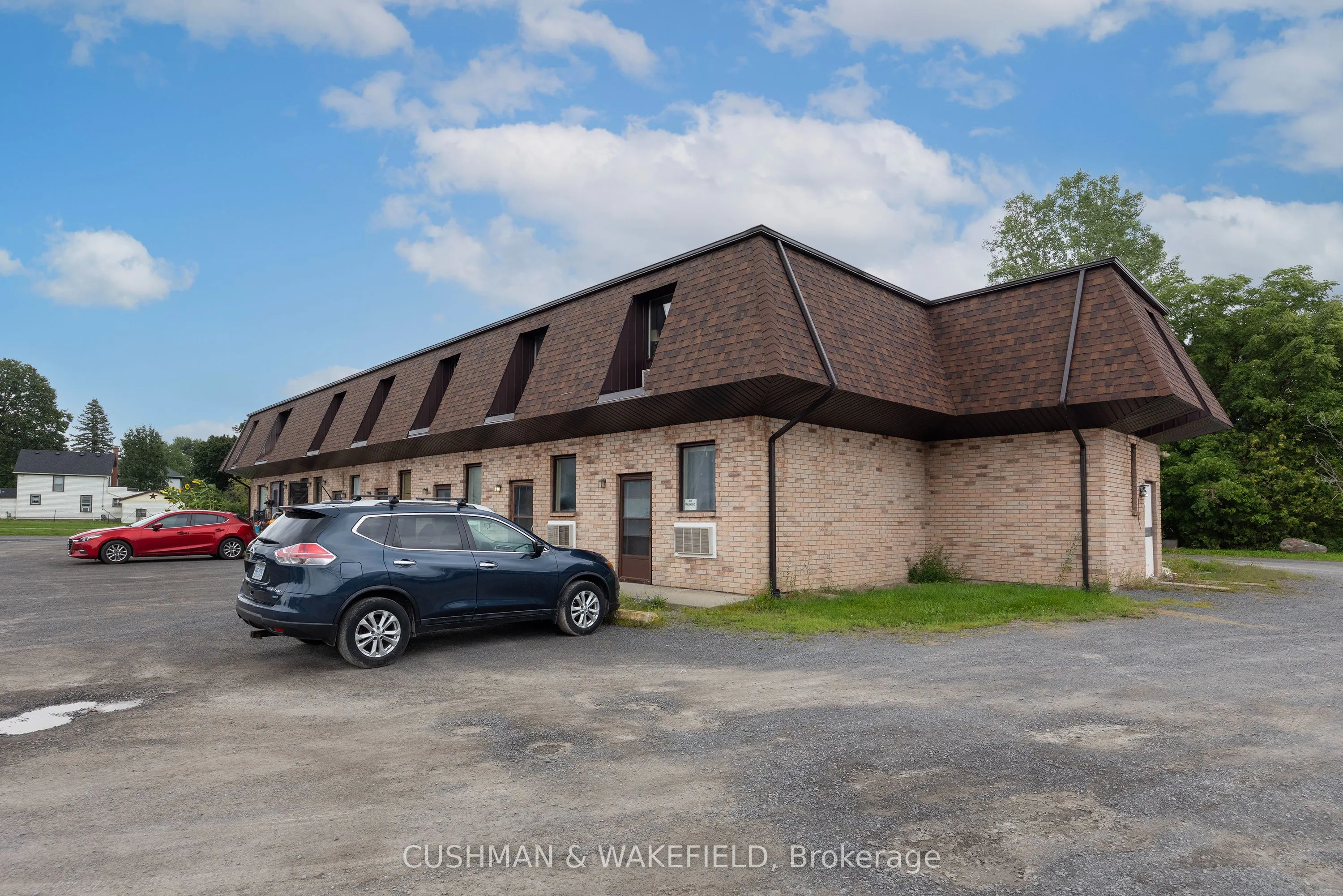 353 Dundas Street W