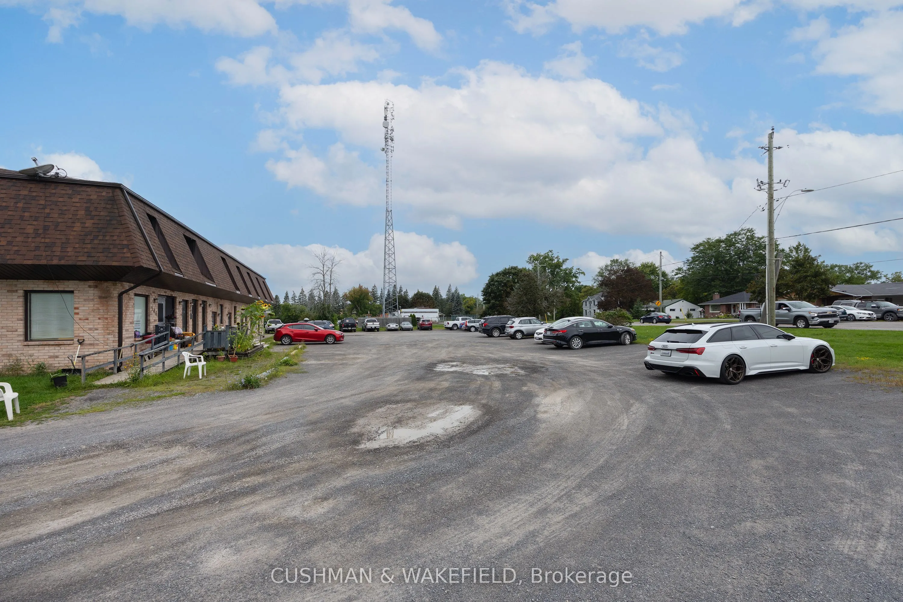 353 Dundas Street W