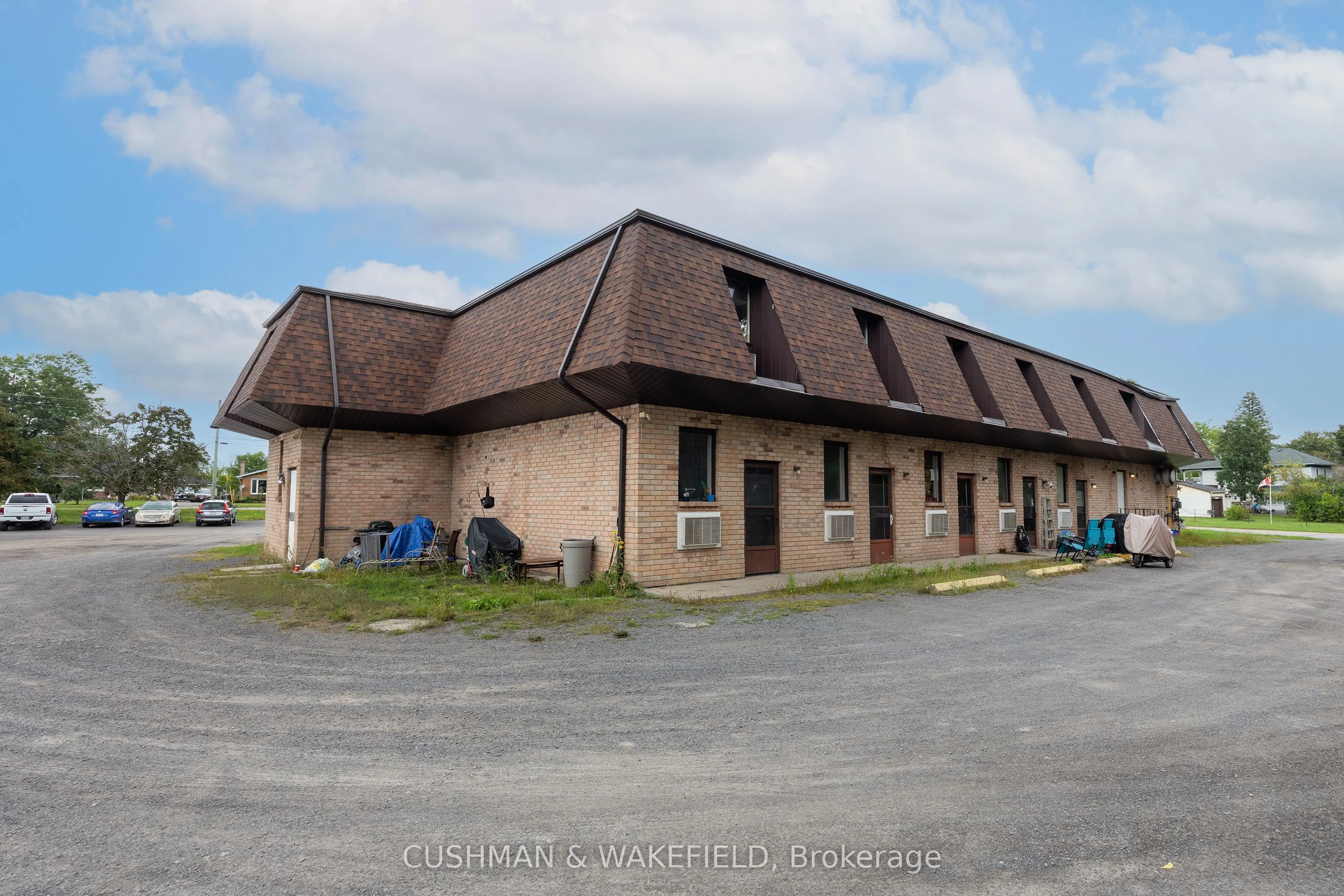 353 Dundas Street W