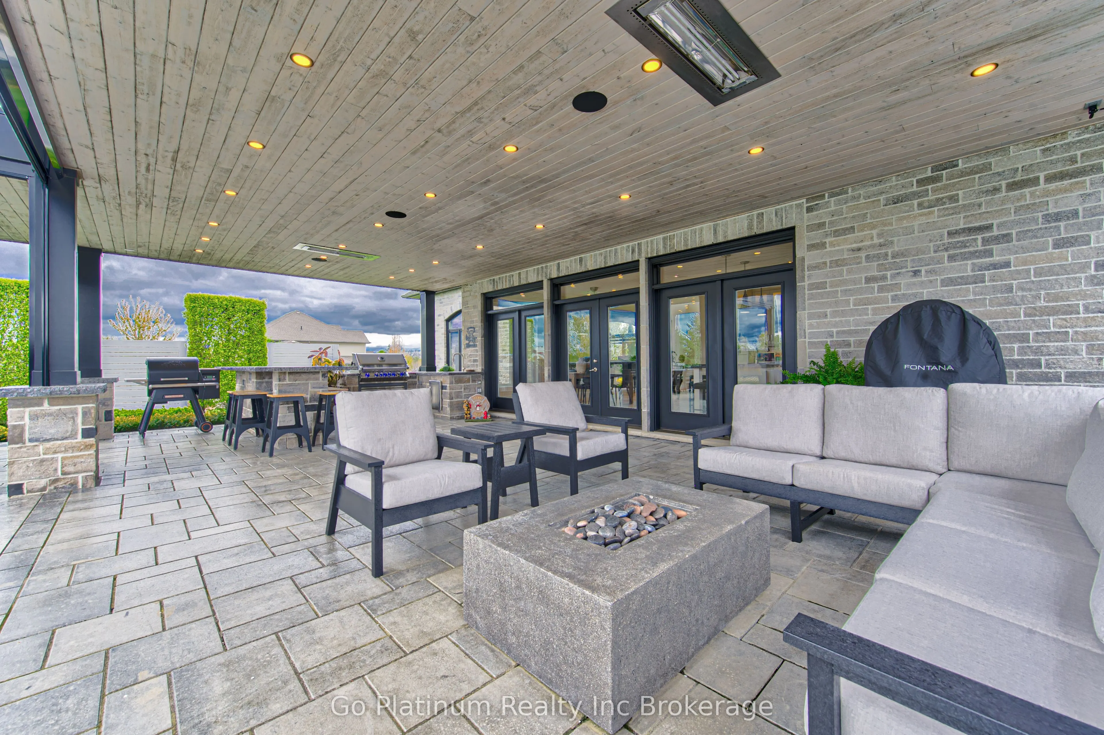 100 Deer Crescent